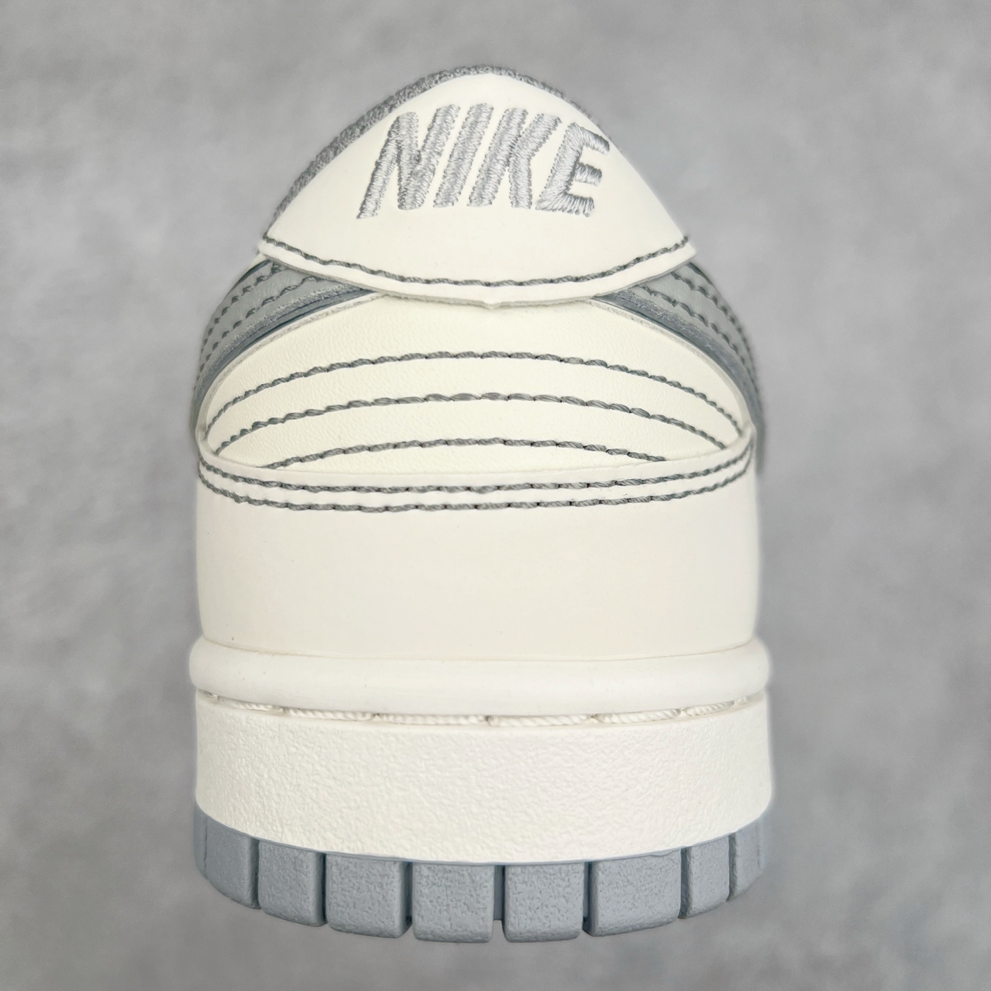 图片[8]-NK Dunk Low 定制配色 DJ2024-001 大厂出品 极力推荐 原装头层材料 独家版型蒸餾加工帶來的是更好的视觉和脚感体验大厂纯原品质出货 清洁度 电绣工艺 皮料切割干净无任何毛边 细节完美 尺码：36 36.5 37.5 38 38.5 39 40 40.5 41 42 42.5 43 44 44.5 45-选品中心