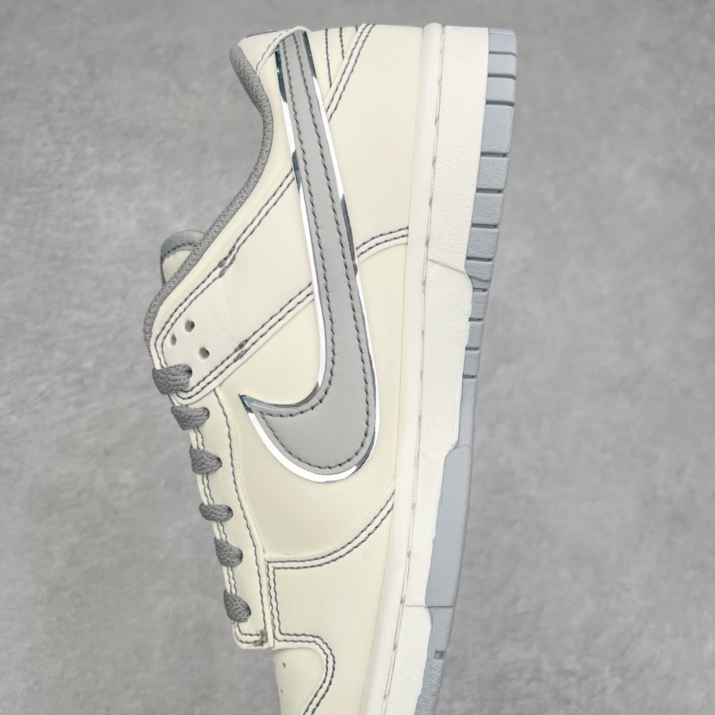 图片[7]-NK Dunk Low 定制配色 DJ2024-001 大厂出品 极力推荐 原装头层材料 独家版型蒸餾加工帶來的是更好的视觉和脚感体验大厂纯原品质出货 清洁度 电绣工艺 皮料切割干净无任何毛边 细节完美 尺码：36 36.5 37.5 38 38.5 39 40 40.5 41 42 42.5 43 44 44.5 45-选品中心