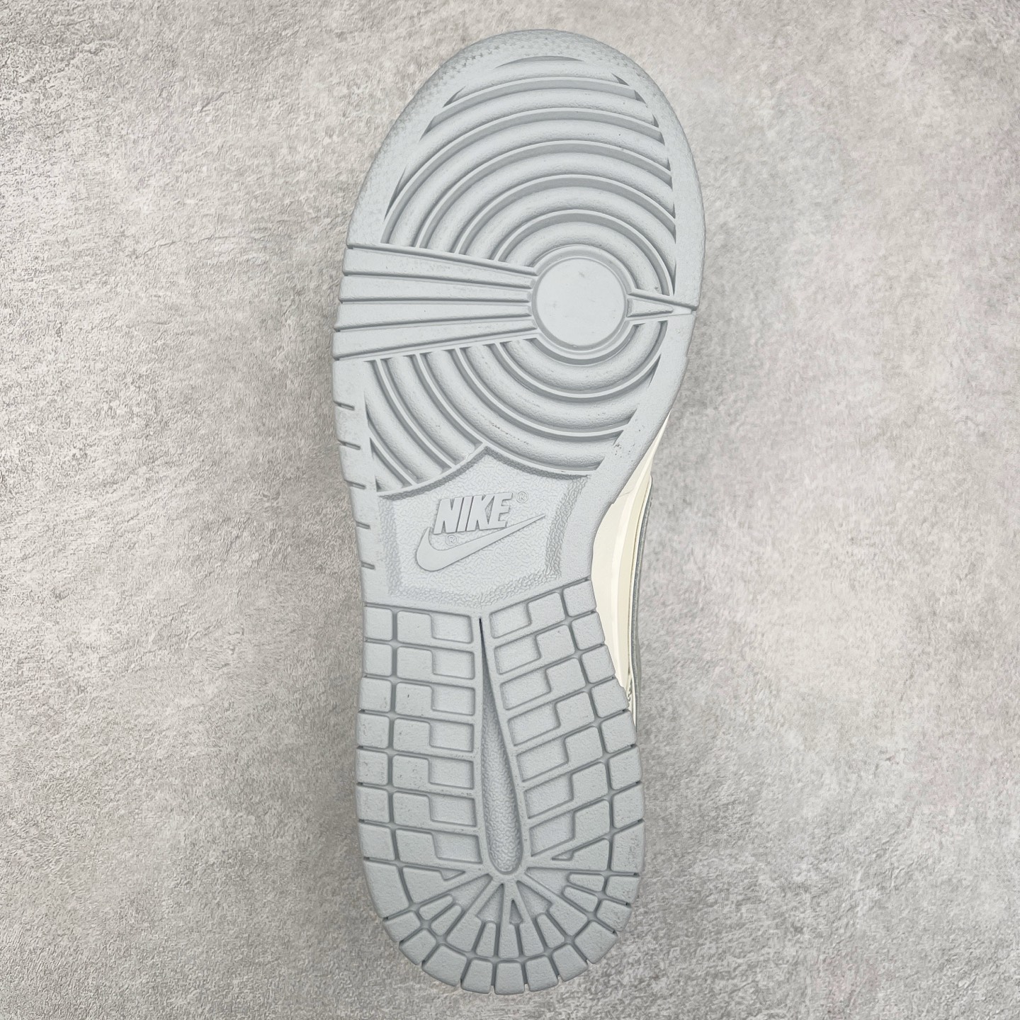 图片[9]-NK Dunk Low 定制配色 DJ2024-001 大厂出品 极力推荐 原装头层材料 独家版型蒸餾加工帶來的是更好的视觉和脚感体验大厂纯原品质出货 清洁度 电绣工艺 皮料切割干净无任何毛边 细节完美 尺码：36 36.5 37.5 38 38.5 39 40 40.5 41 42 42.5 43 44 44.5 45-选品中心