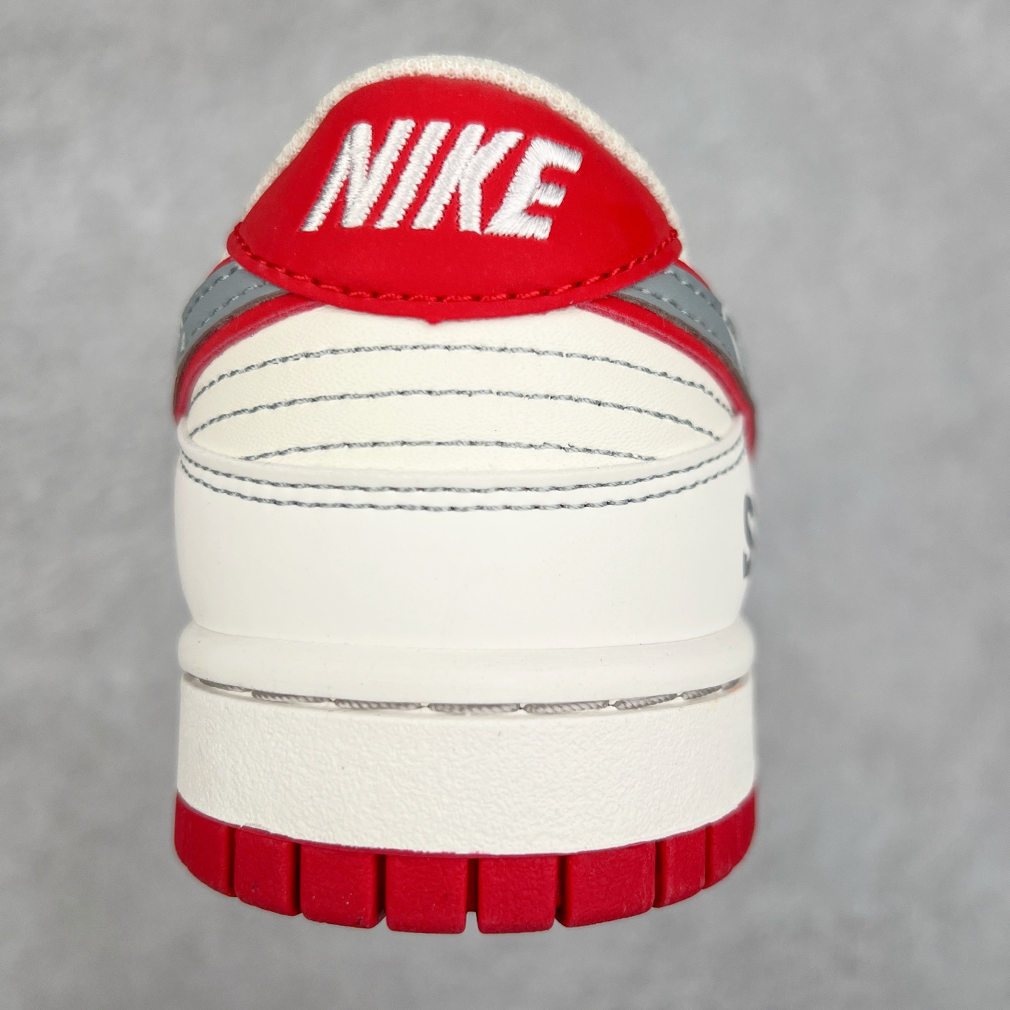 图片[8]-NK Dunk Low 定制配色 DJ2024-030 大厂出品 极力推荐 原装头层材料 独家版型蒸餾加工帶來的是更好的视觉和脚感体验大厂纯原品质出货 清洁度 电绣工艺 皮料切割干净无任何毛边 细节完美 尺码：36 36.5 37.5 38 38.5 39 40 40.5 41 42 42.5 43 44 44.5 45-选品中心