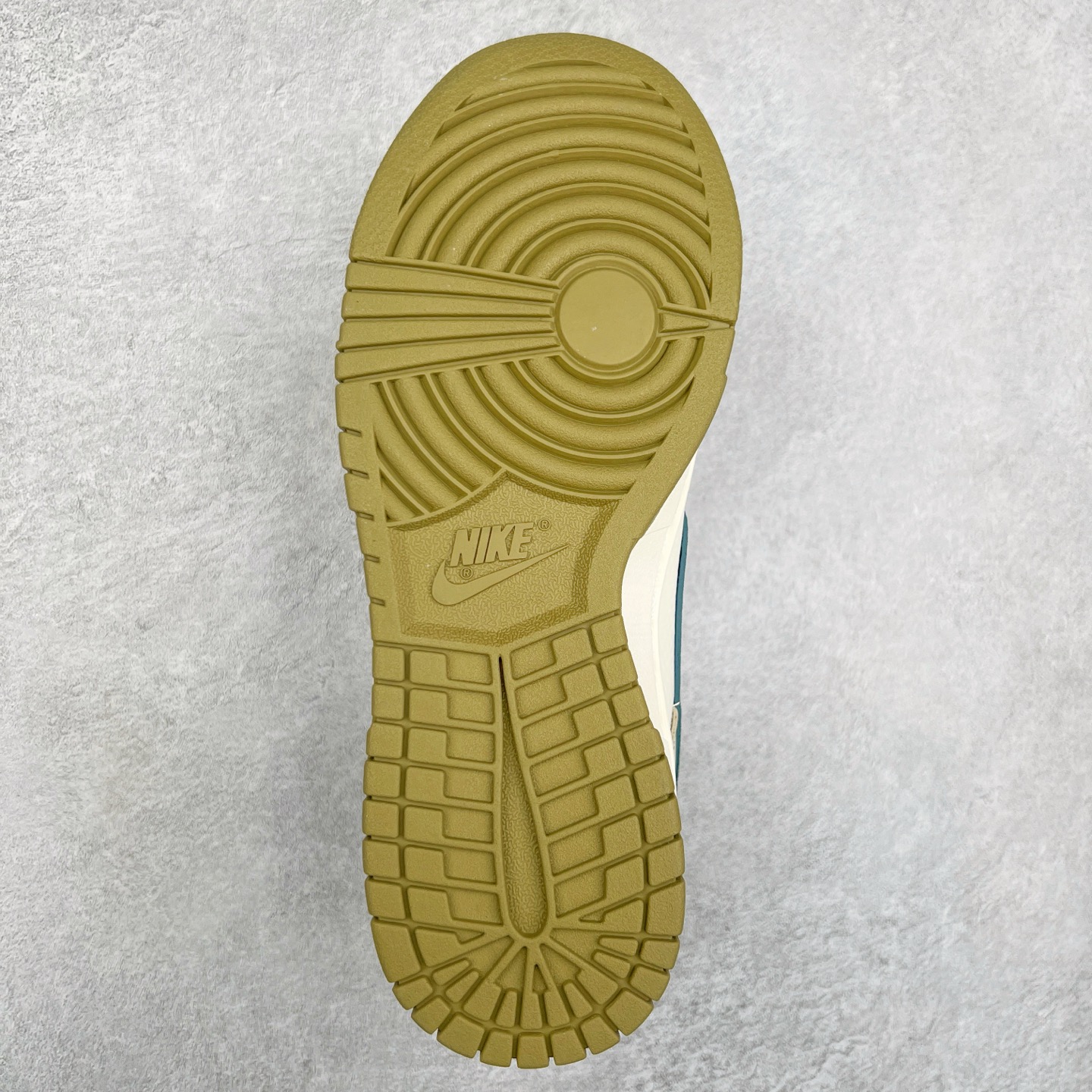 图片[9]-NK Dunk Low 定制配色 CF3688-011 大厂出品 极力推荐 原装头层材料 独家版型蒸餾加工帶來的是更好的视觉和脚感体验大厂纯原品质出货 清洁度 电绣工艺 皮料切割干净无任何毛边 细节完美 尺码：36 36.5 37.5 38 38.5 39 40 40.5 41 42 42.5 43 44 44.5 45-选品中心