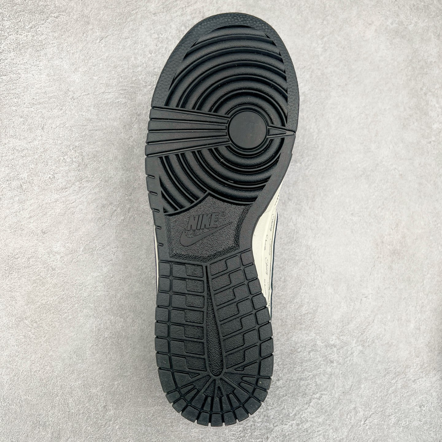 图片[9]-NK Dunk Low 定制配色 DJ2024-115 大厂出品 极力推荐 原装头层材料 独家版型蒸餾加工帶來的是更好的视觉和脚感体验大厂纯原品质出货 清洁度 电绣工艺 皮料切割干净无任何毛边 细节完美 尺码：36 36.5 37.5 38 38.5 39 40 40.5 41 42 42.5 43 44 44.5 45-选品中心