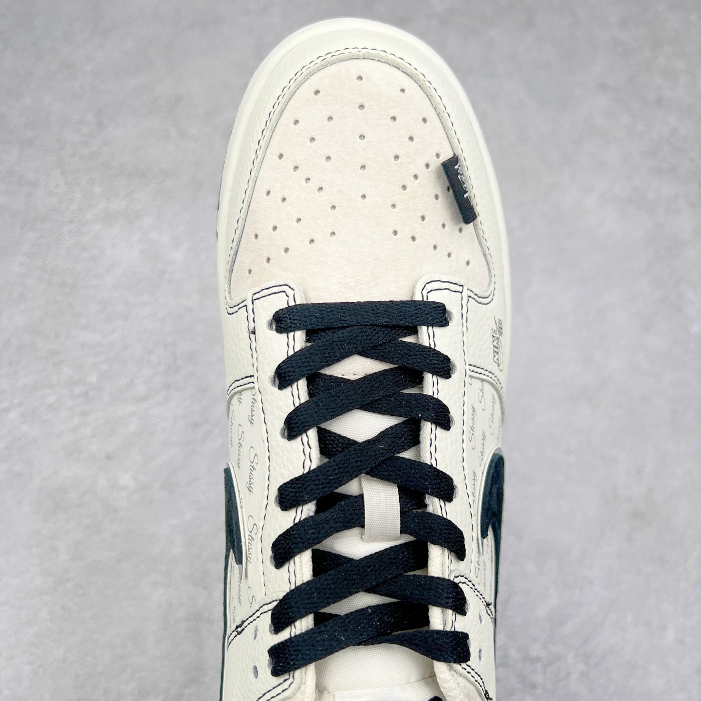 图片[4]-NK Dunk Low 定制配色 DJ2024-115 大厂出品 极力推荐 原装头层材料 独家版型蒸餾加工帶來的是更好的视觉和脚感体验大厂纯原品质出货 清洁度 电绣工艺 皮料切割干净无任何毛边 细节完美 尺码：36 36.5 37.5 38 38.5 39 40 40.5 41 42 42.5 43 44 44.5 45-选品中心