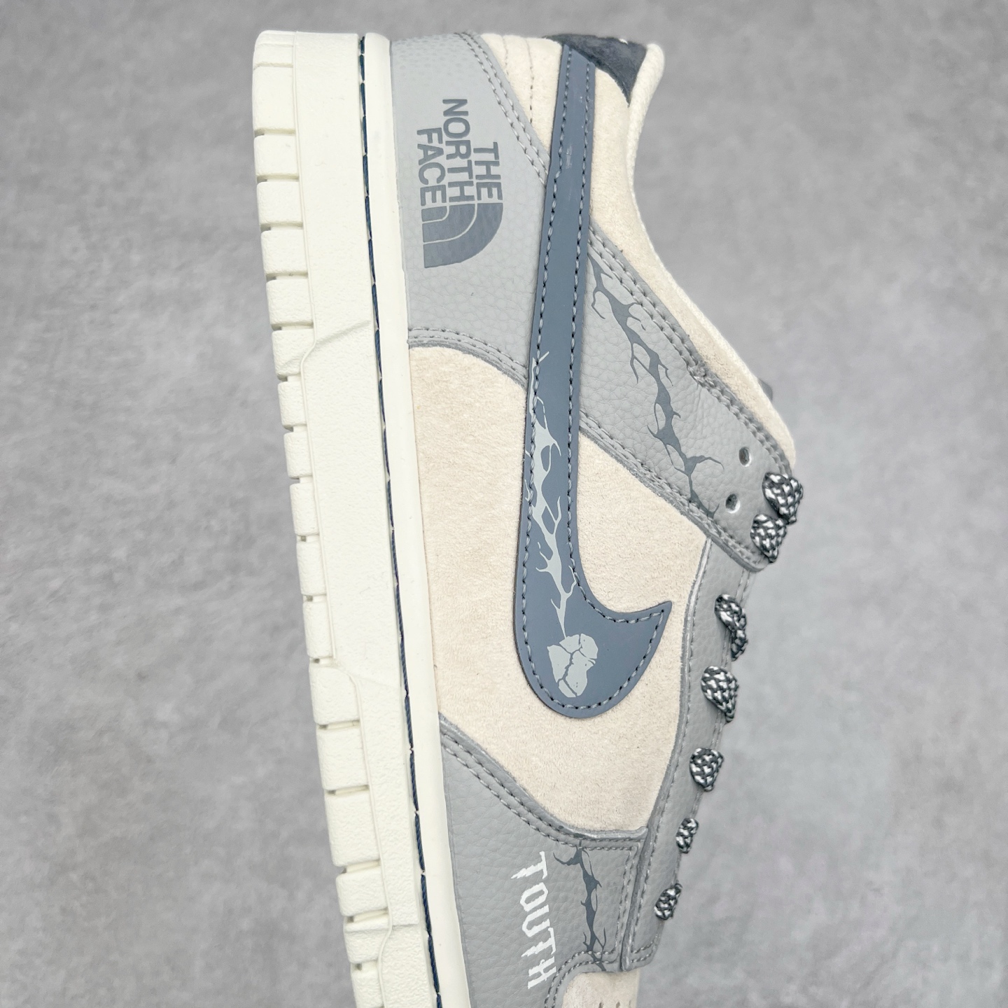 图片[6]-NK Dunk Low 定制配色 DJ2024-105 大厂出品 极力推荐 原装头层材料 独家版型蒸餾加工帶來的是更好的视觉和脚感体验大厂纯原品质出货 清洁度 电绣工艺 皮料切割干净无任何毛边 细节完美 尺码：36 36.5 37.5 38 38.5 39 40 40.5 41 42 42.5 43 44 44.5 45-选品中心