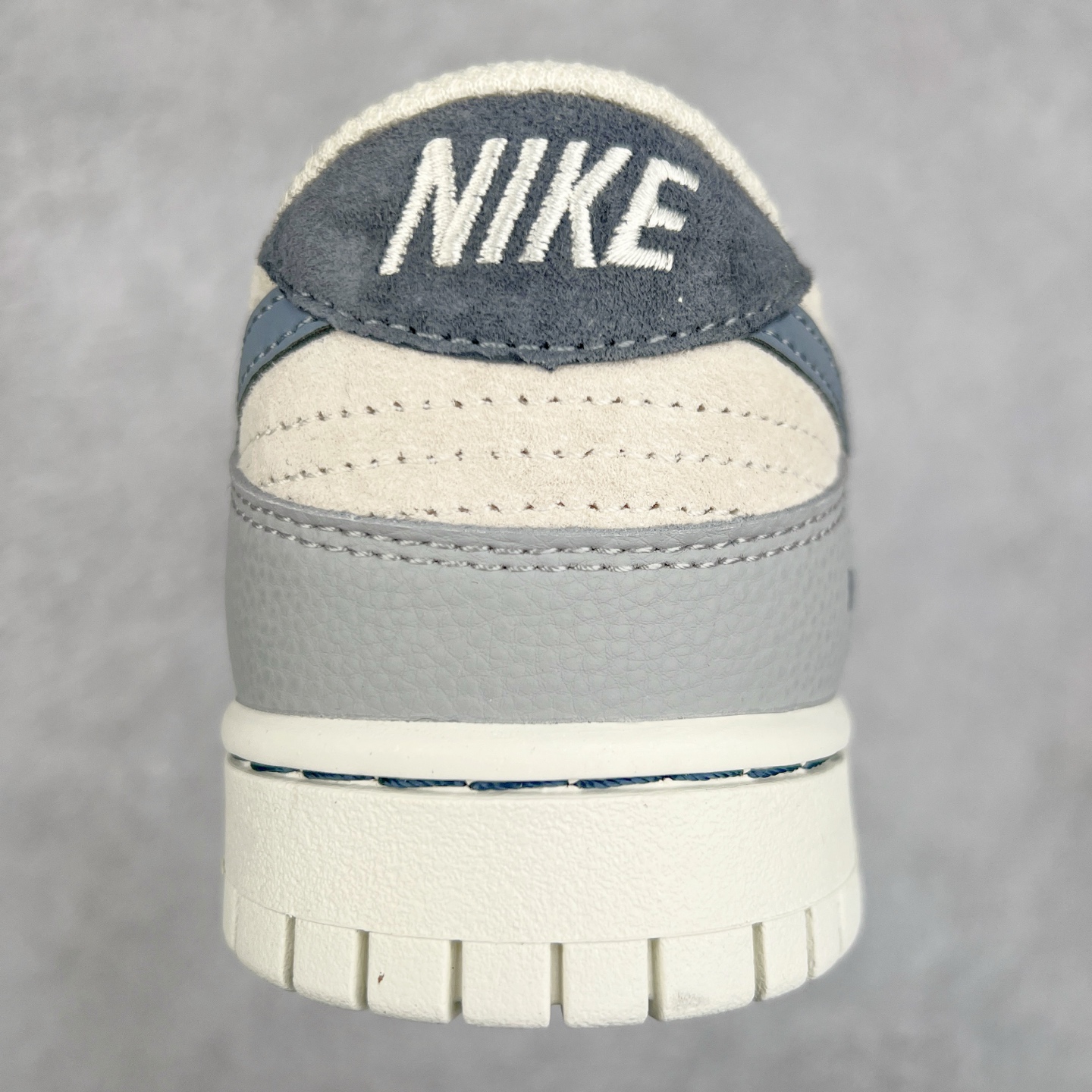 图片[8]-NK Dunk Low 定制配色 DJ2024-105 大厂出品 极力推荐 原装头层材料 独家版型蒸餾加工帶來的是更好的视觉和脚感体验大厂纯原品质出货 清洁度 电绣工艺 皮料切割干净无任何毛边 细节完美 尺码：36 36.5 37.5 38 38.5 39 40 40.5 41 42 42.5 43 44 44.5 45-选品中心