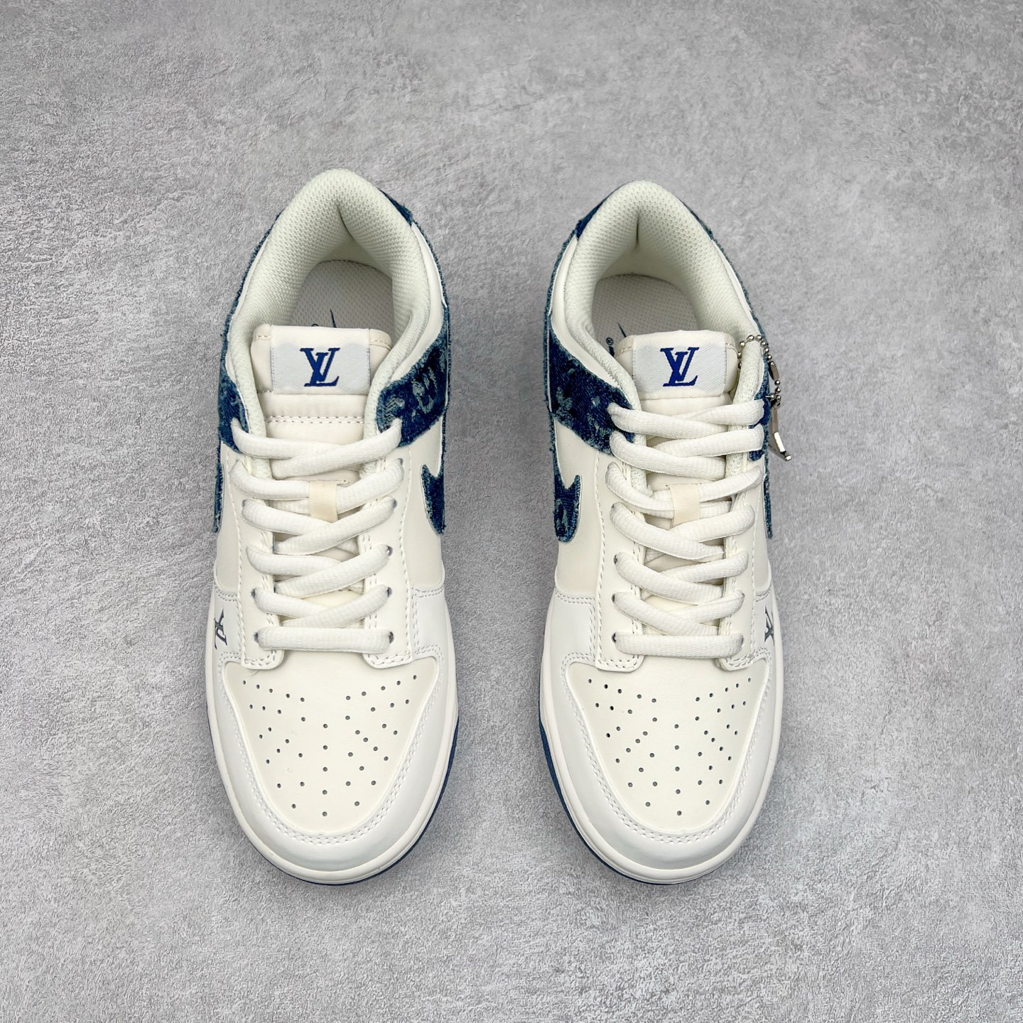 图片[2]-NK Dunk Low 定制配色 DJ2024-008 大厂出品 极力推荐 原装头层材料 独家版型蒸餾加工帶來的是更好的视觉和脚感体验大厂纯原品质出货 清洁度 电绣工艺 皮料切割干净无任何毛边 细节完美 尺码：36 36.5 37.5 38 38.5 39 40 40.5 41 42 42.5 43 44 44.5 45-选品中心