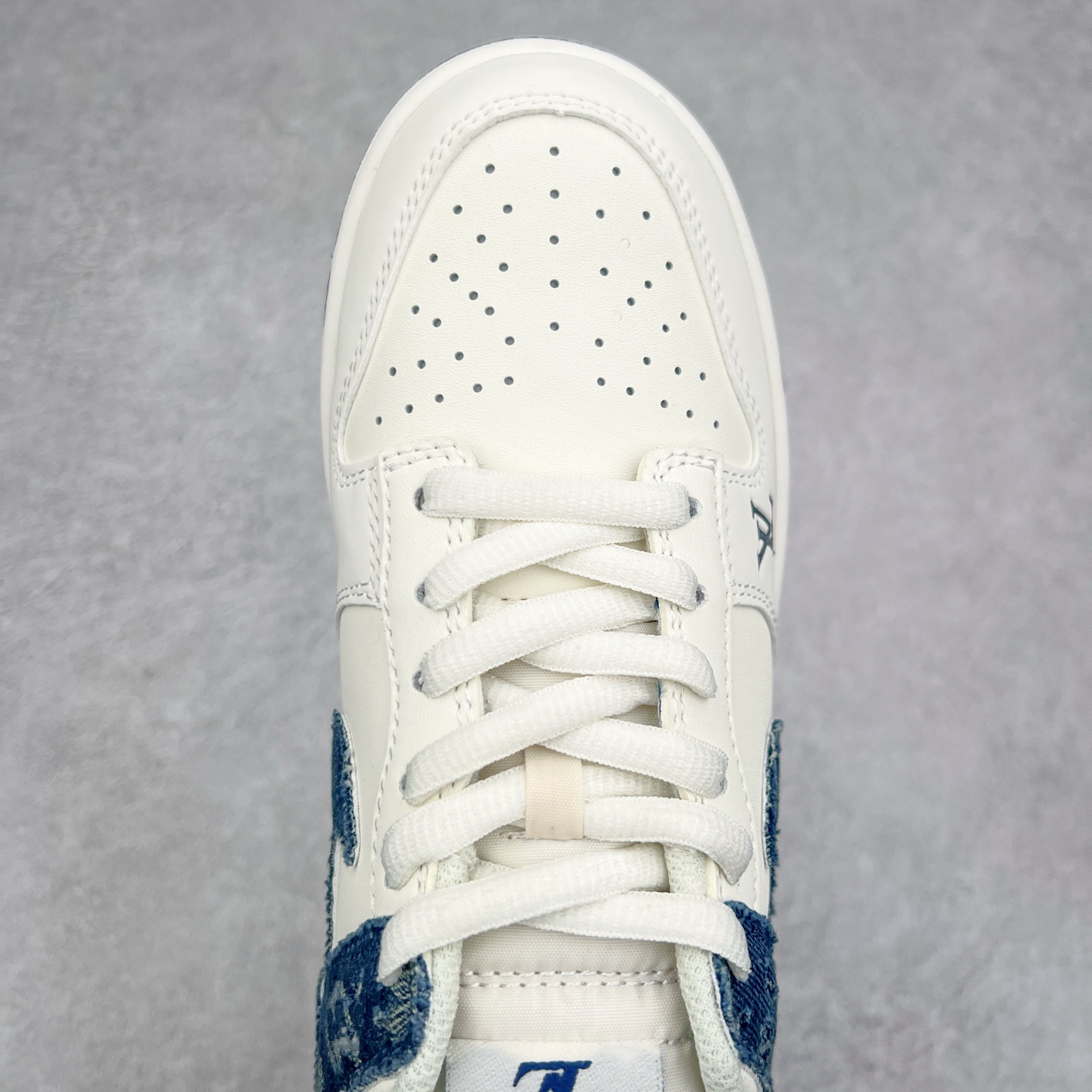 图片[4]-NK Dunk Low 定制配色 DJ2024-008 大厂出品 极力推荐 原装头层材料 独家版型蒸餾加工帶來的是更好的视觉和脚感体验大厂纯原品质出货 清洁度 电绣工艺 皮料切割干净无任何毛边 细节完美 尺码：36 36.5 37.5 38 38.5 39 40 40.5 41 42 42.5 43 44 44.5 45-选品中心