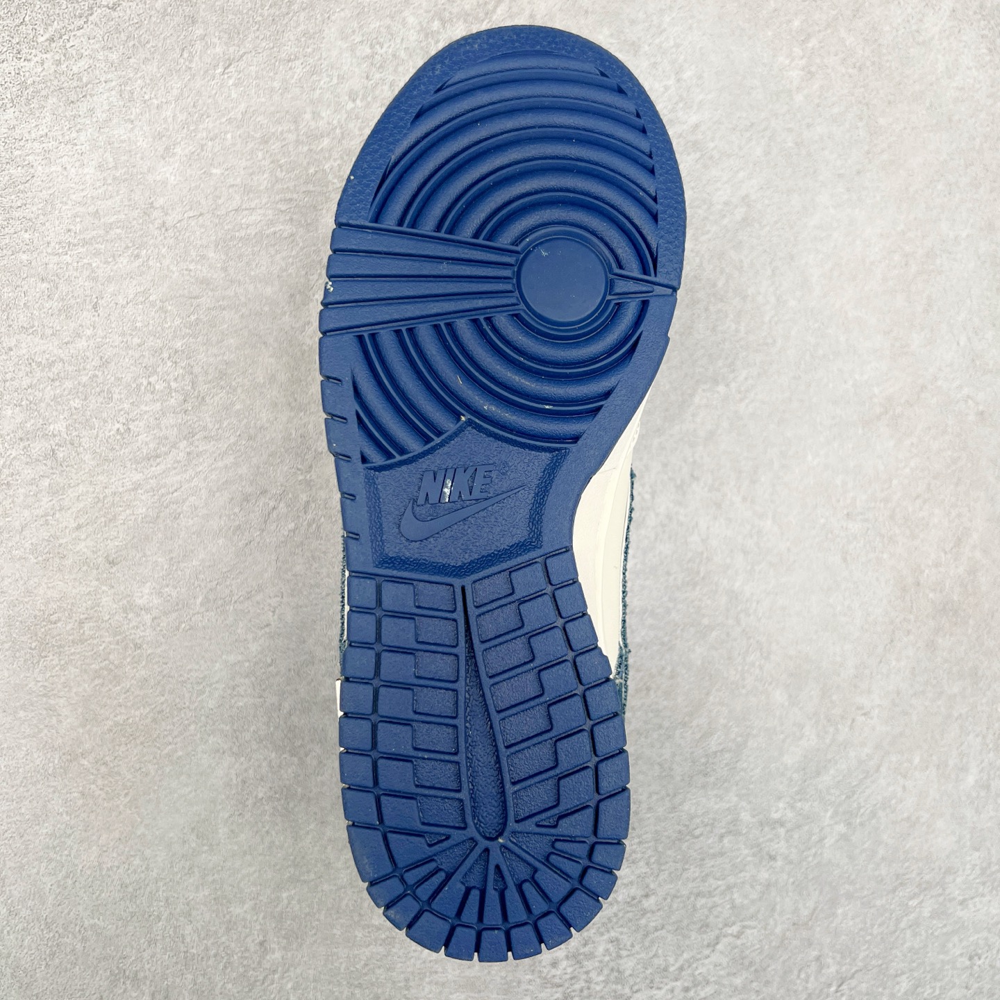 图片[9]-NK Dunk Low 定制配色 DJ2024-008 大厂出品 极力推荐 原装头层材料 独家版型蒸餾加工帶來的是更好的视觉和脚感体验大厂纯原品质出货 清洁度 电绣工艺 皮料切割干净无任何毛边 细节完美 尺码：36 36.5 37.5 38 38.5 39 40 40.5 41 42 42.5 43 44 44.5 45-选品中心