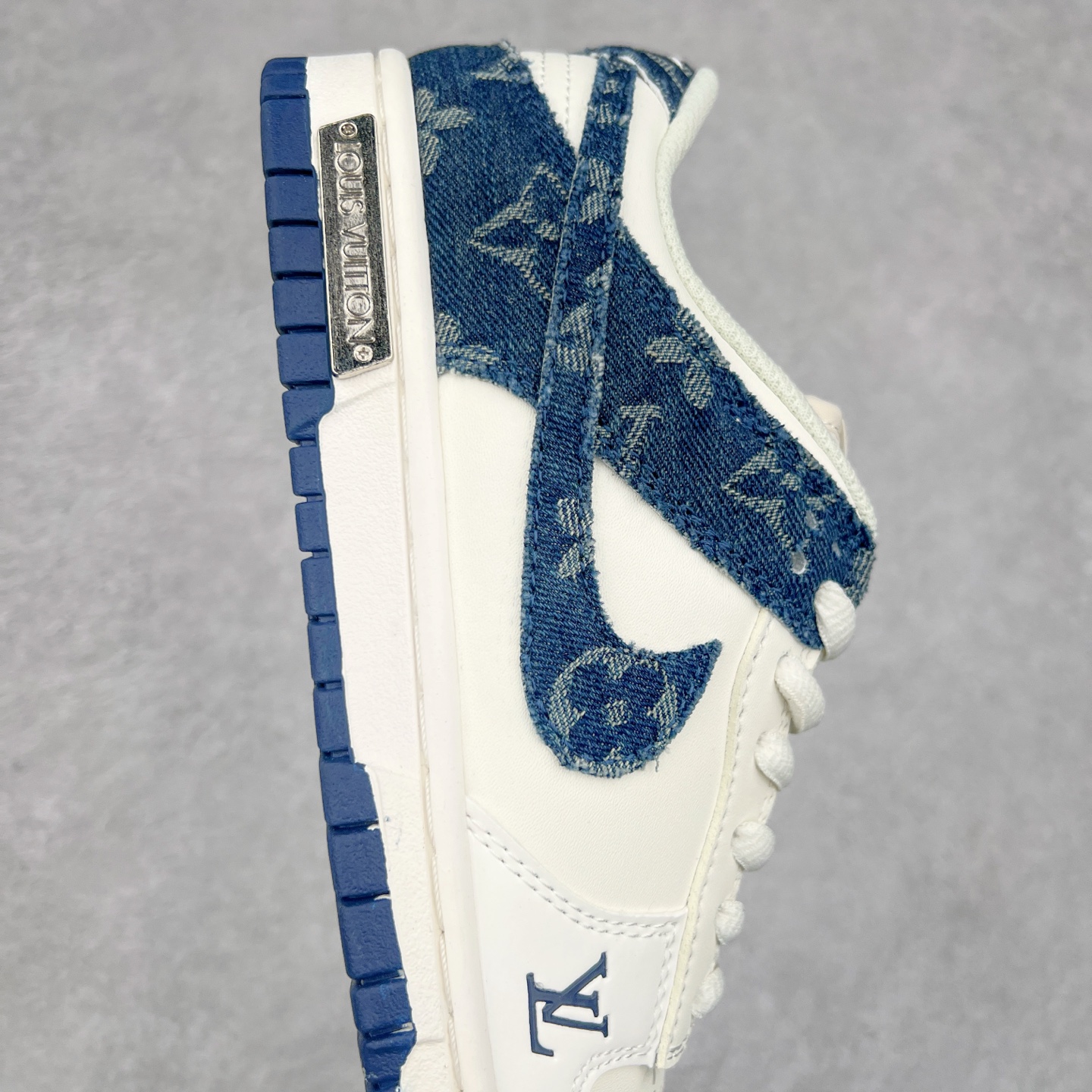 图片[6]-NK Dunk Low 定制配色 DJ2024-008 大厂出品 极力推荐 原装头层材料 独家版型蒸餾加工帶來的是更好的视觉和脚感体验大厂纯原品质出货 清洁度 电绣工艺 皮料切割干净无任何毛边 细节完美 尺码：36 36.5 37.5 38 38.5 39 40 40.5 41 42 42.5 43 44 44.5 45-选品中心