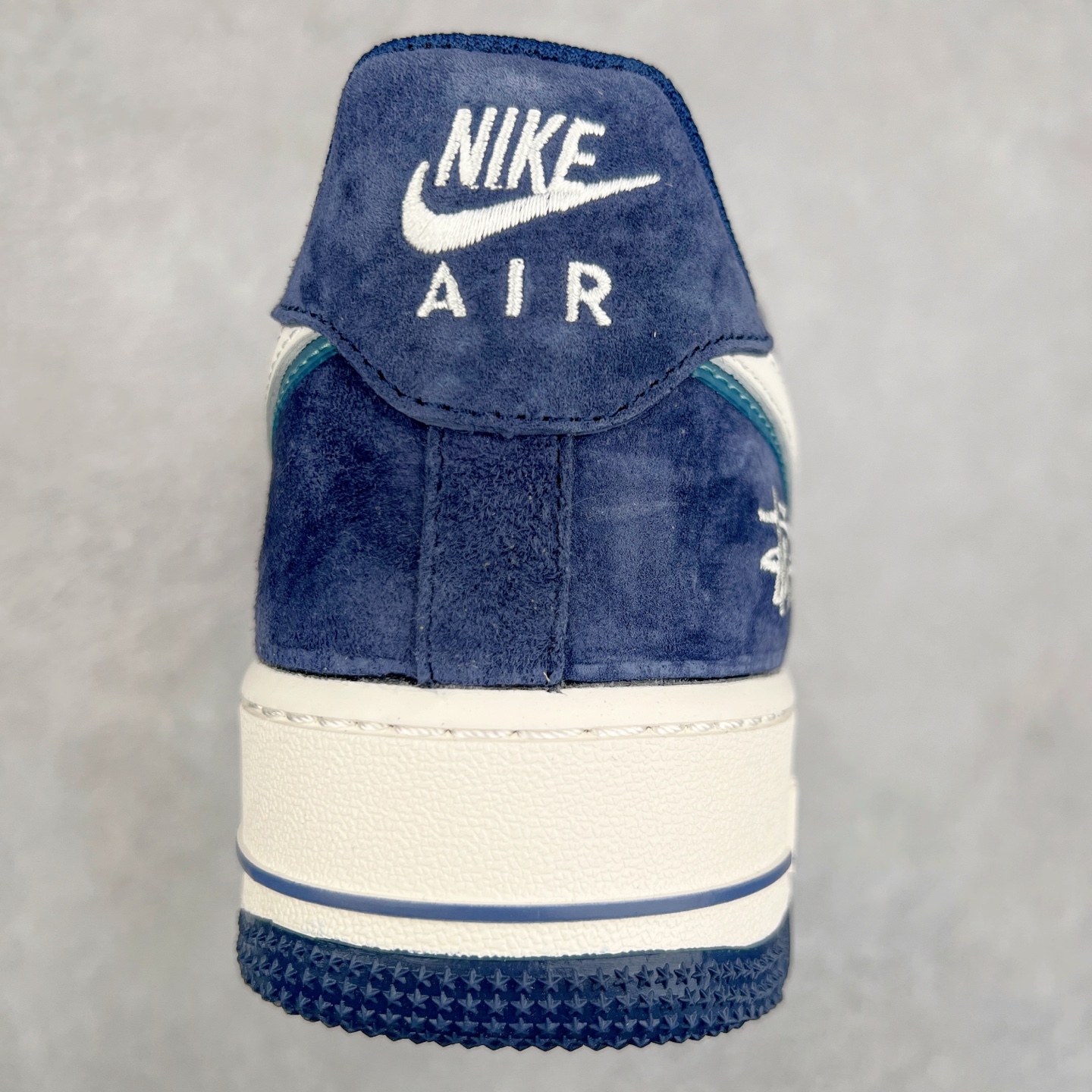 图片[8]-NK Air Force 1´07 Low 空军一号低帮百搭休闲运动板鞋 DM6688-055 柔软、弹性十足的缓震性能和出色的中底设计 横跨复古与现代的外型结合 造就出风靡全球 三十多年的Force 1 直到今天还深受青睐 尺码：36 36.5 37.5 38 38.5 39 40 40.5 41 42 42.5 43 44 44.5 45-选品中心