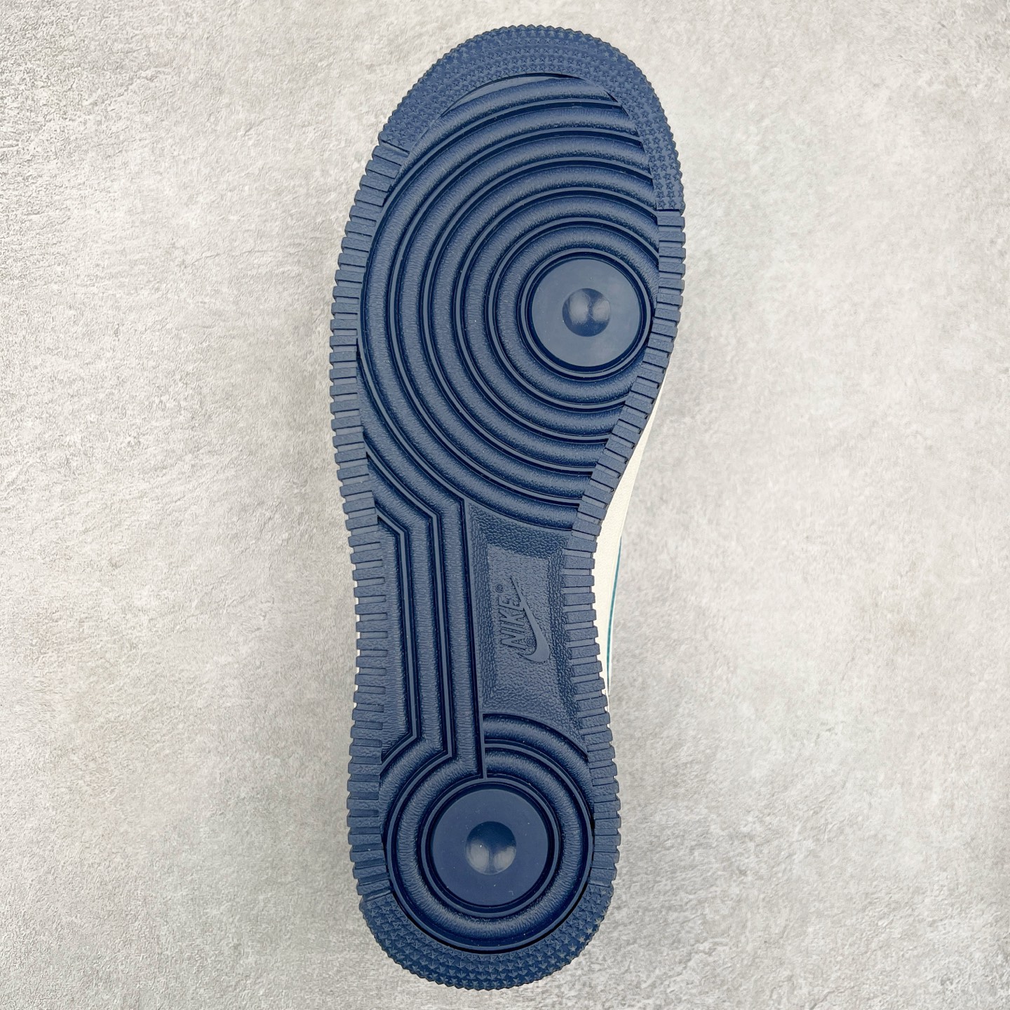 图片[9]-NK Air Force 1´07 Low 空军一号低帮百搭休闲运动板鞋 DM6688-055 柔软、弹性十足的缓震性能和出色的中底设计 横跨复古与现代的外型结合 造就出风靡全球 三十多年的Force 1 直到今天还深受青睐 尺码：36 36.5 37.5 38 38.5 39 40 40.5 41 42 42.5 43 44 44.5 45-选品中心