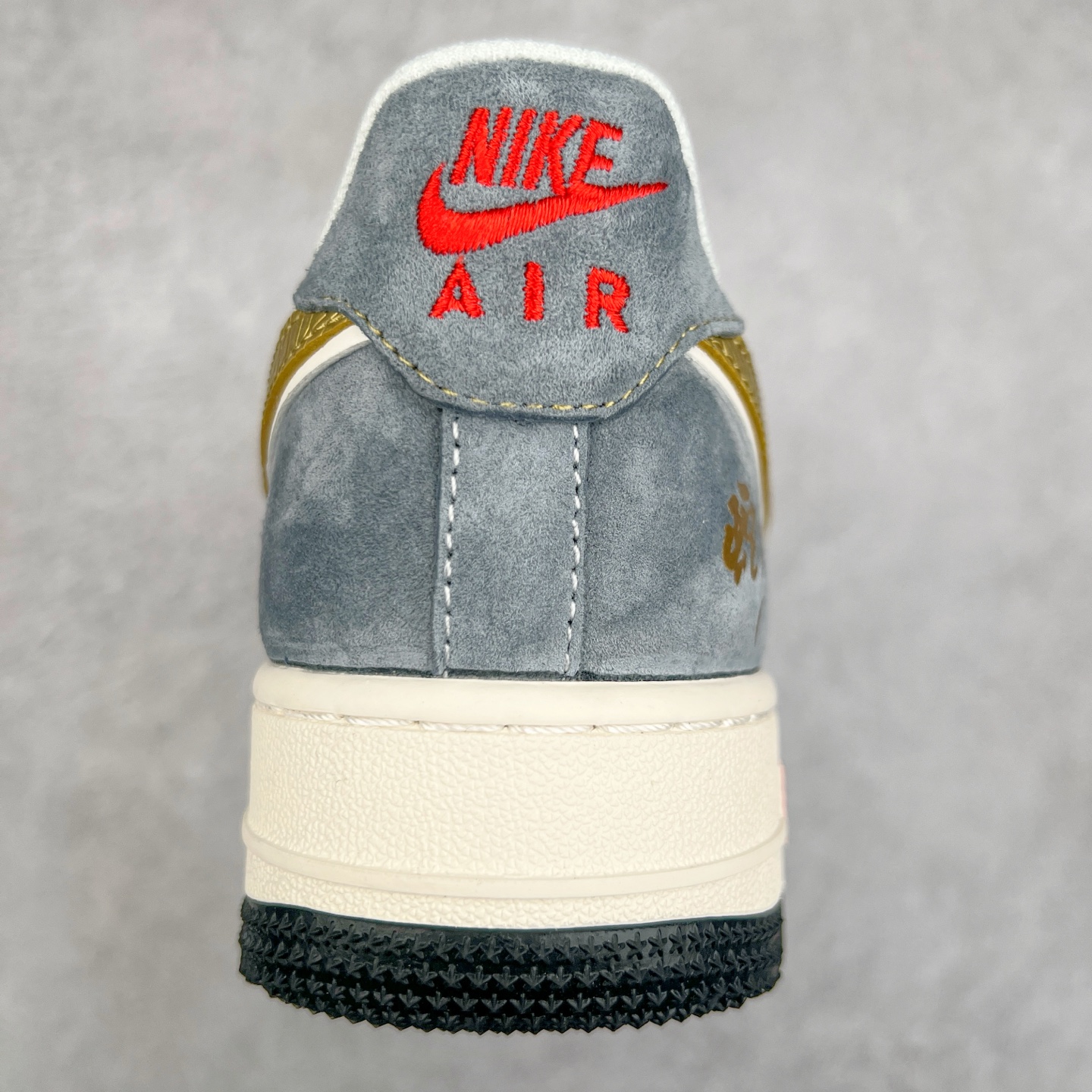 图片[8]-NK Air Force 1´07 Low 空军一号低帮百搭休闲运动板鞋 XZ2025-688 柔软、弹性十足的缓震性能和出色的中底设计 横跨复古与现代的外型结合 造就出风靡全球 三十多年的Force 1 直到今天还深受青睐 尺码：36 36.5 37.5 38 38.5 39 40 40.5 41 42 42.5 43 44 44.5 45-选品中心