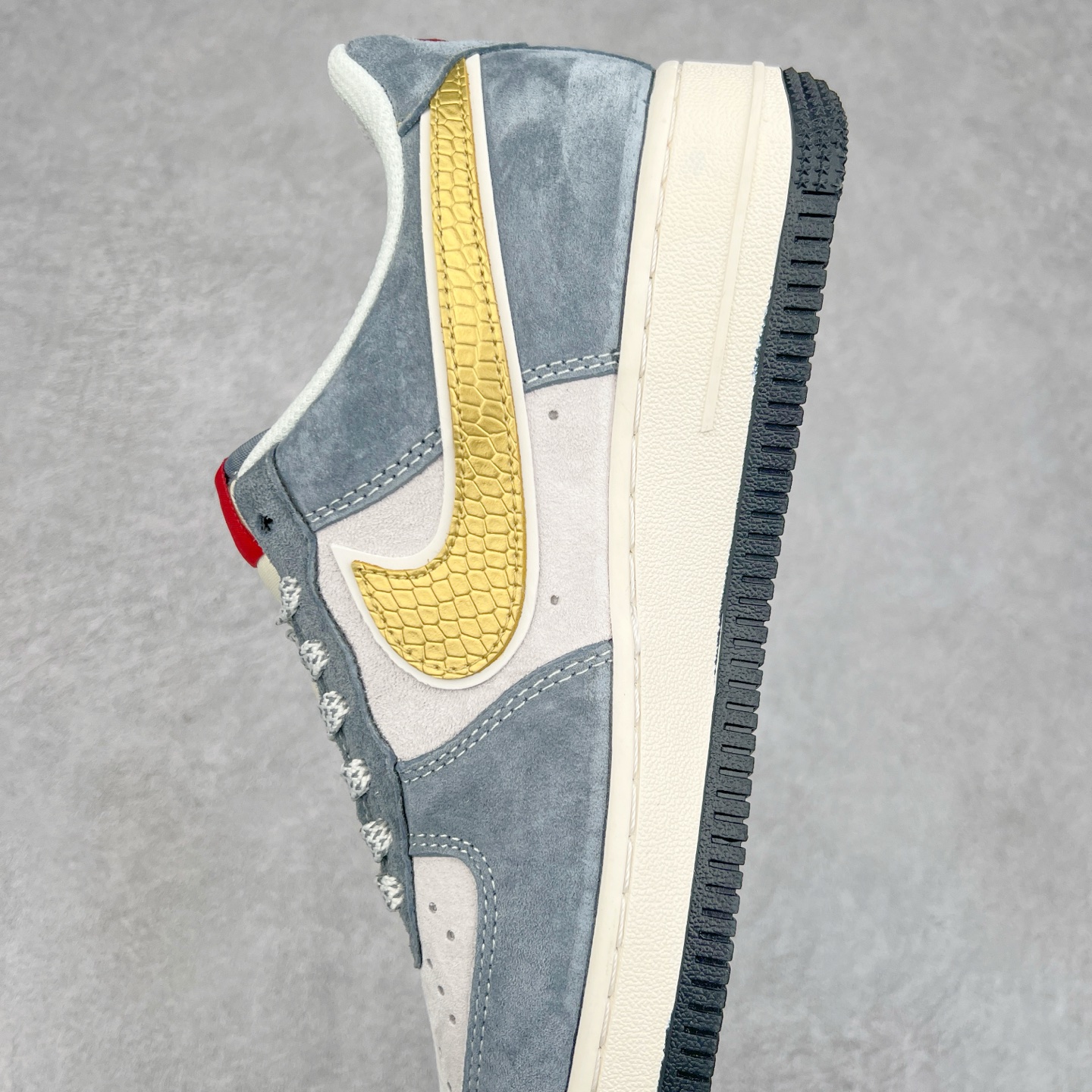 图片[7]-NK Air Force 1´07 Low 空军一号低帮百搭休闲运动板鞋 XZ2025-688 柔软、弹性十足的缓震性能和出色的中底设计 横跨复古与现代的外型结合 造就出风靡全球 三十多年的Force 1 直到今天还深受青睐 尺码：36 36.5 37.5 38 38.5 39 40 40.5 41 42 42.5 43 44 44.5 45-选品中心