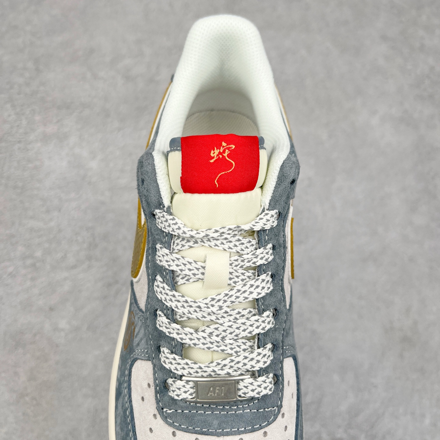 图片[5]-NK Air Force 1´07 Low 空军一号低帮百搭休闲运动板鞋 XZ2025-688 柔软、弹性十足的缓震性能和出色的中底设计 横跨复古与现代的外型结合 造就出风靡全球 三十多年的Force 1 直到今天还深受青睐 尺码：36 36.5 37.5 38 38.5 39 40 40.5 41 42 42.5 43 44 44.5 45-选品中心