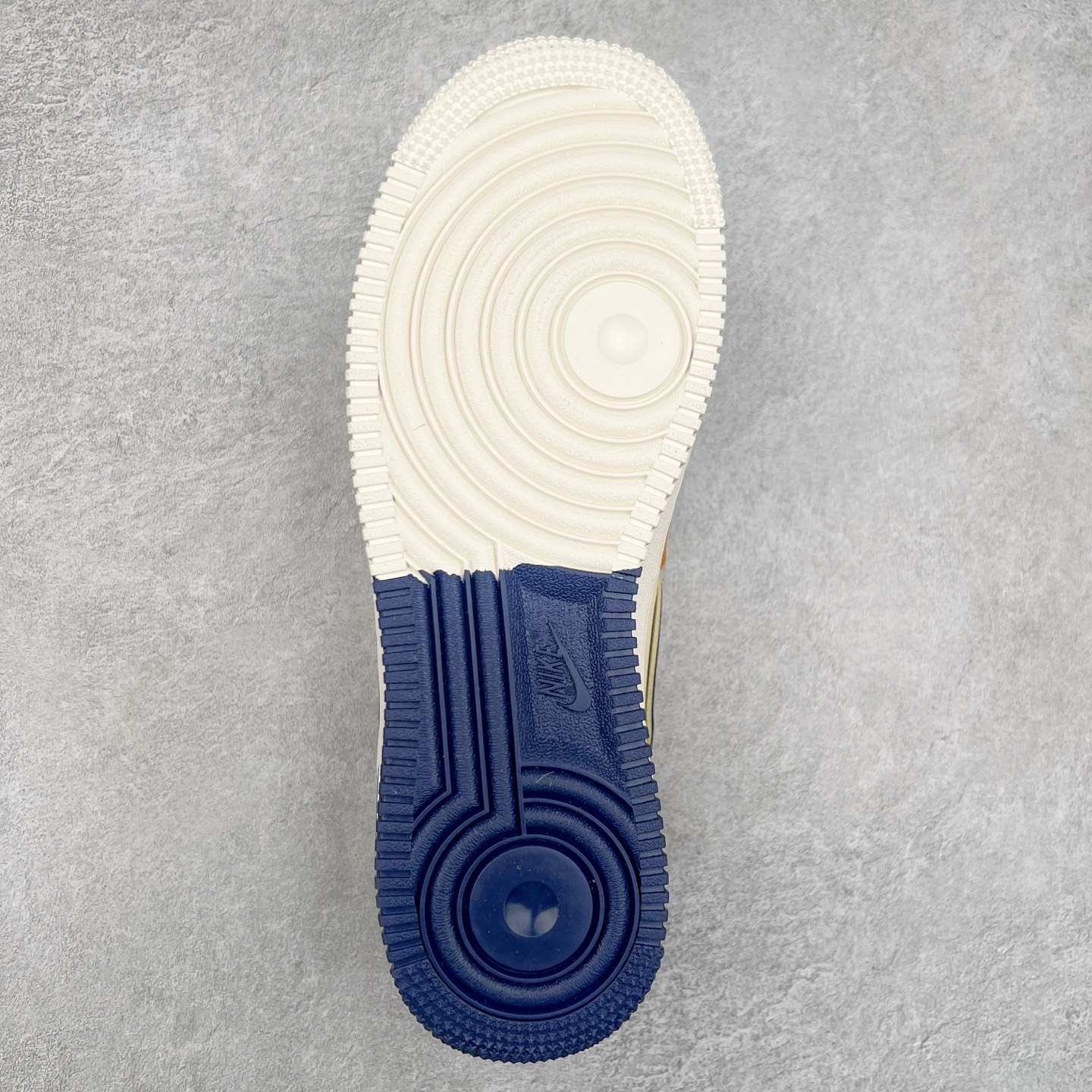 图片[9]-NK Air Force 1´07 Low 空军一号低帮百搭休闲运动板鞋 DM6688-053 柔软、弹性十足的缓震性能和出色的中底设计 横跨复古与现代的外型结合 造就出风靡全球 三十多年的Force 1 直到今天还深受青睐 尺码：36 36.5 37.5 38 38.5 39 40 40.5 41 42 42.5 43 44 44.5 45-选品中心