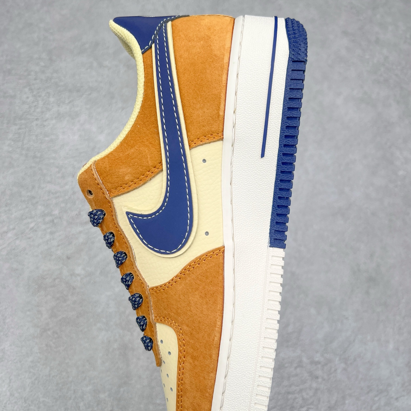 图片[7]-NK Air Force 1´07 Low 空军一号低帮百搭休闲运动板鞋 DM6688-053 柔软、弹性十足的缓震性能和出色的中底设计 横跨复古与现代的外型结合 造就出风靡全球 三十多年的Force 1 直到今天还深受青睐 尺码：36 36.5 37.5 38 38.5 39 40 40.5 41 42 42.5 43 44 44.5 45-选品中心