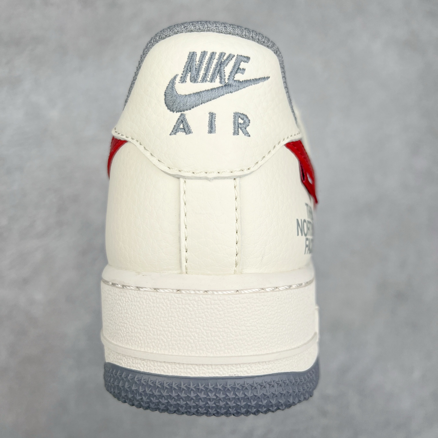 图片[8]-NK Air Force 1´07 Low 空军一号低帮百搭休闲运动板鞋 DM6688-047 柔软、弹性十足的缓震性能和出色的中底设计 横跨复古与现代的外型结合 造就出风靡全球 三十多年的Force 1 直到今天还深受青睐 尺码：36 36.5 37.5 38 38.5 39 40 40.5 41 42 42.5 43 44 44.5 45-选品中心