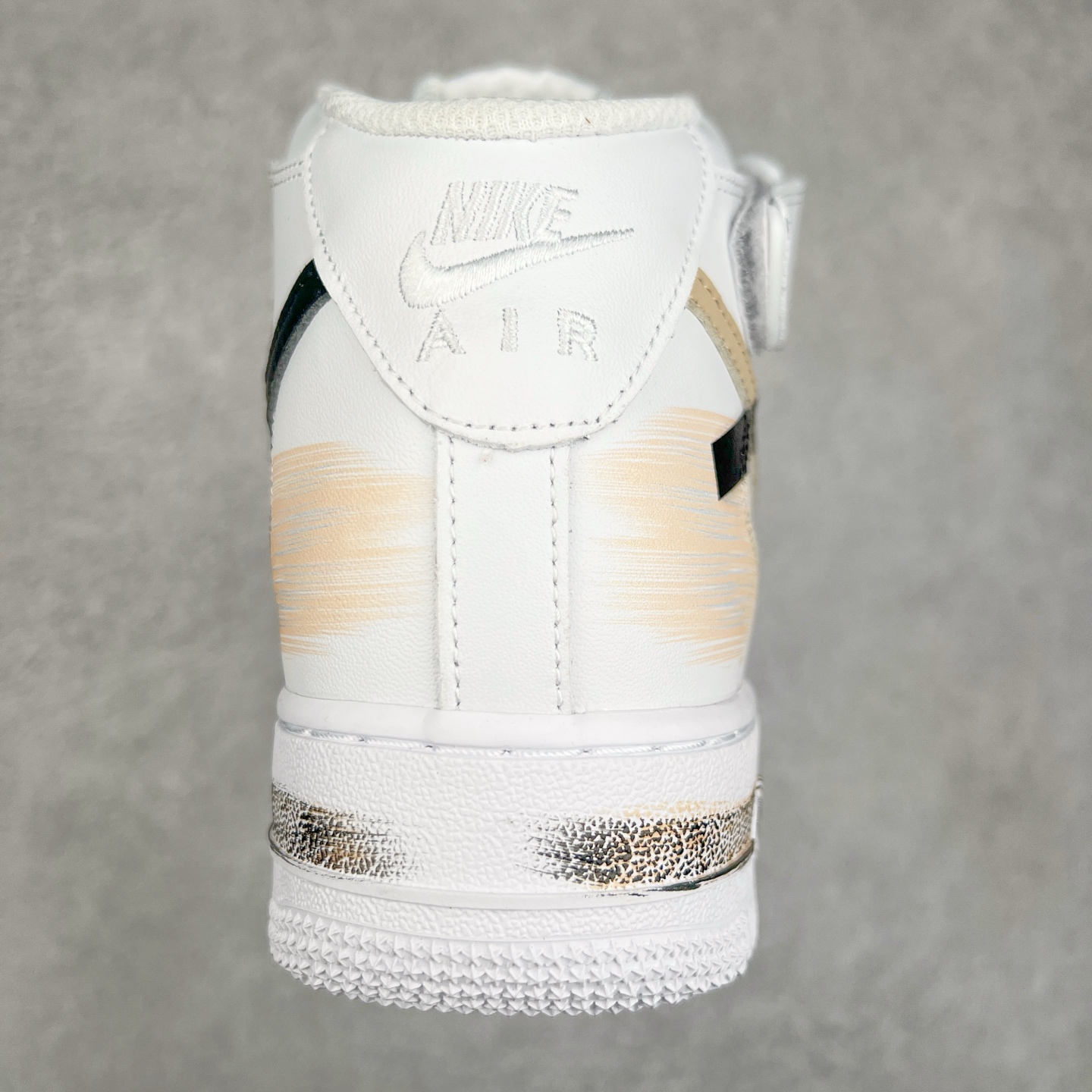 图片[8]-NK Air Force 1 Mid 空军一号中帮高帮百搭休闲运动板鞋 ZH0316-058 柔软、弹性十足的缓震性能和出色的中底设计 横跨复古与现代的外型结合 造就出风靡全球三十多年的Force 1 尺码：36 36.5 37.5 38 38.5 39 40 40.5 41 42 42.5 43 44 44.5 45-选品中心