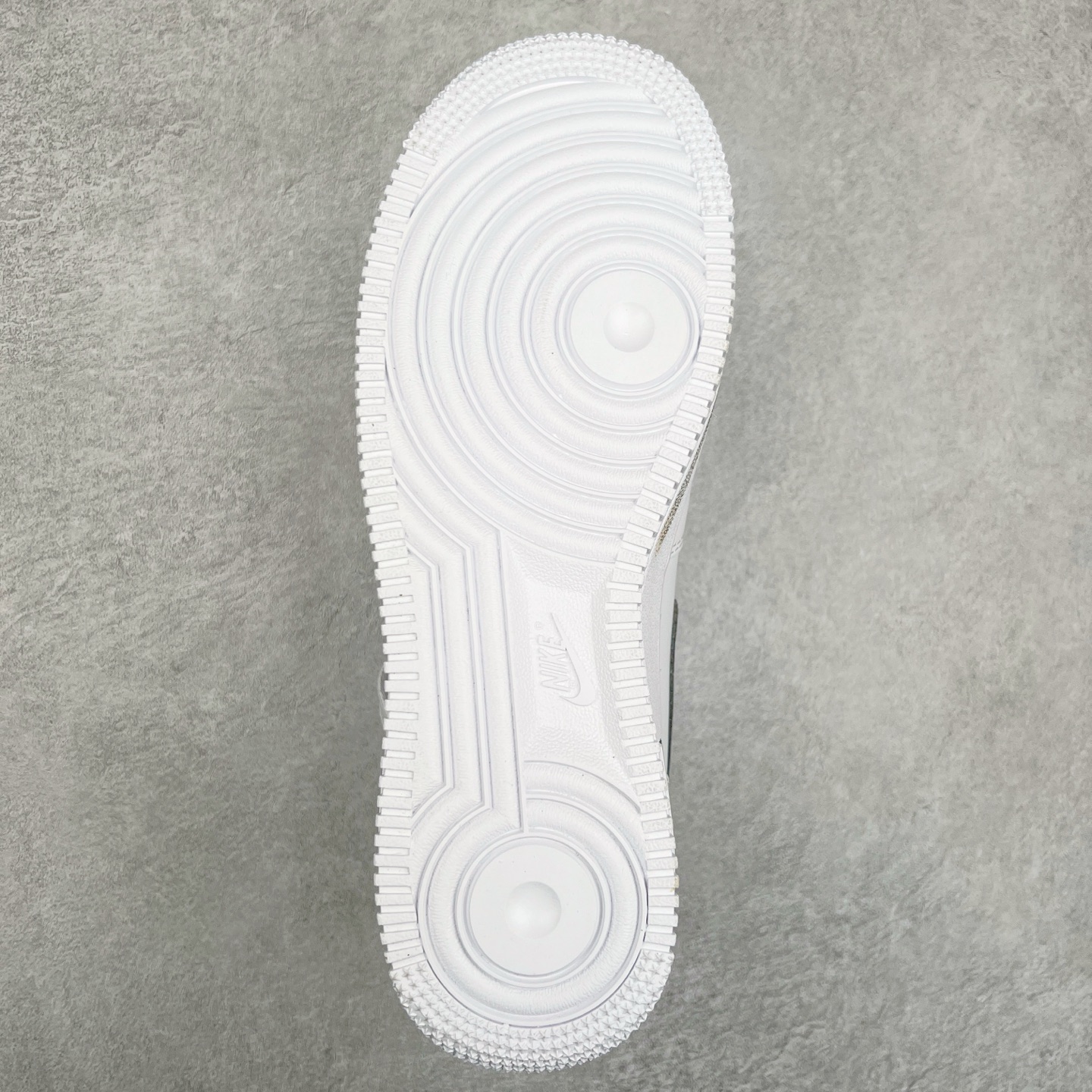 图片[9]-NK Air Force 1 Mid 空军一号中帮高帮百搭休闲运动板鞋 ZH0316-058 柔软、弹性十足的缓震性能和出色的中底设计 横跨复古与现代的外型结合 造就出风靡全球三十多年的Force 1 尺码：36 36.5 37.5 38 38.5 39 40 40.5 41 42 42.5 43 44 44.5 45-选品中心