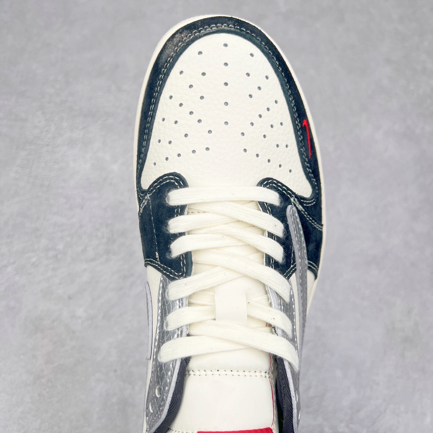 图片[4]-TS x Air Jordan AJ1 Low 倒钩低帮联名定制配色 DM9288-007 原厂内置气垫魔块 A模大底 头层小牛皮 鞋舌AJ原厂专用牛津布+AJ专用反口珍珠布+原厂无杂质高弹内里海棉+特殊封边弹力鞋带 尺码：36 36.5 37.5 38 38.5 39 40 40.5 41 42 42.5 43 44 44.5 45 46 47.5-选品中心