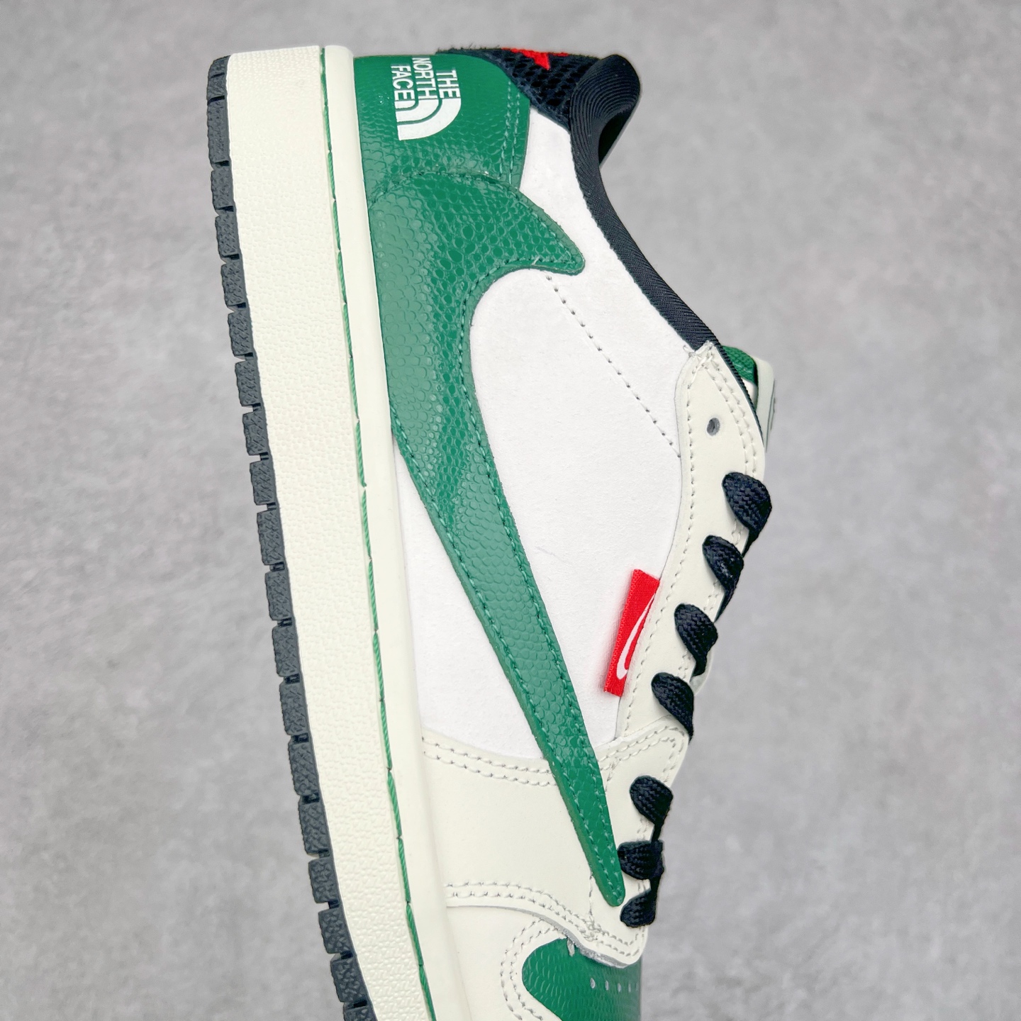 图片[6]-TS x Air Jordan AJ1 Low 倒钩低帮联名定制配色 CH6336-021 原厂内置气垫魔块 A模大底 头层小牛皮 鞋舌AJ原厂专用牛津布+AJ专用反口珍珠布+原厂无杂质高弹内里海棉+特殊封边弹力鞋带 尺码：36 36.5 37.5 38 38.5 39 40 40.5 41 42 42.5 43 44 44.5 45 46 47.5-选品中心