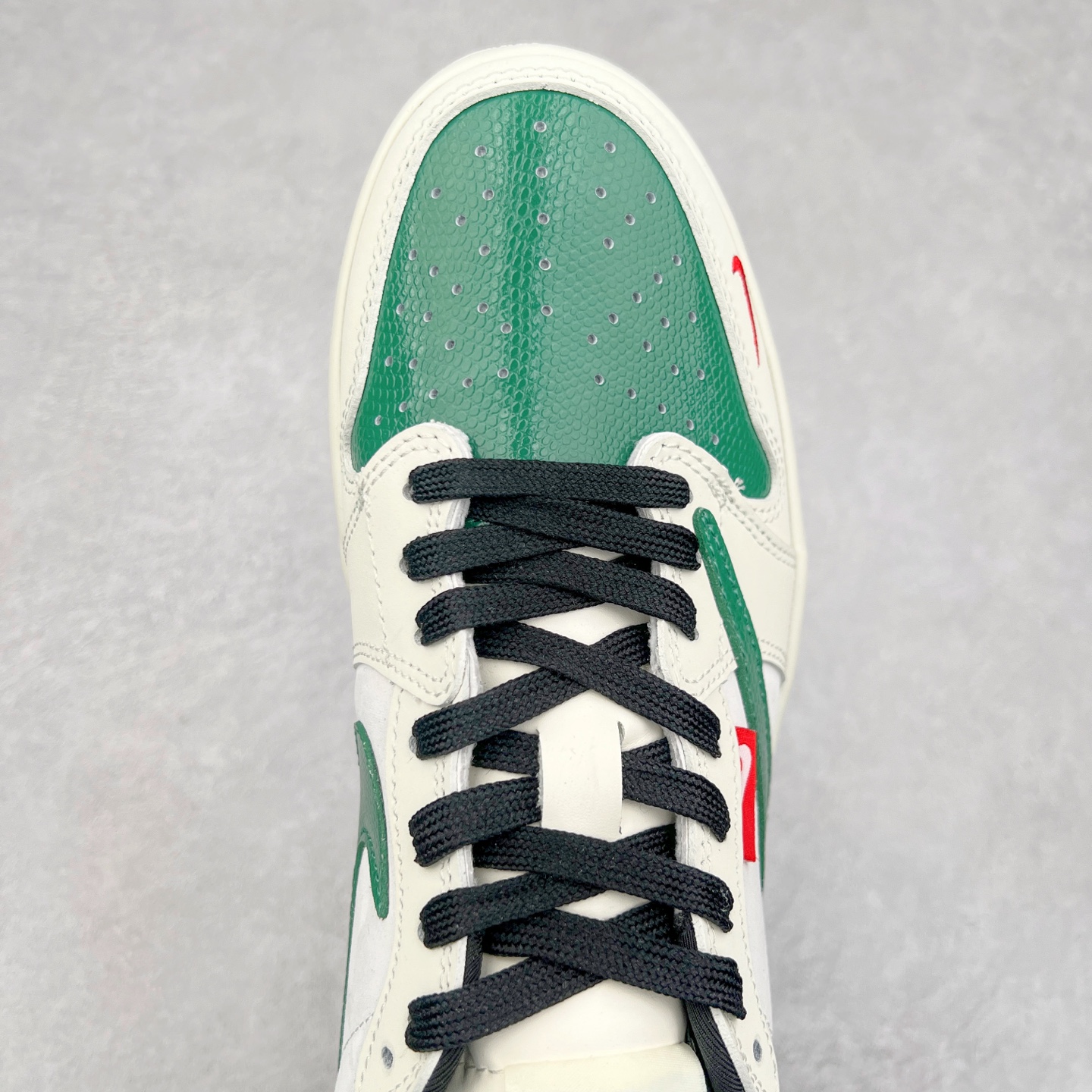 图片[4]-TS x Air Jordan AJ1 Low 倒钩低帮联名定制配色 CH6336-021 原厂内置气垫魔块 A模大底 头层小牛皮 鞋舌AJ原厂专用牛津布+AJ专用反口珍珠布+原厂无杂质高弹内里海棉+特殊封边弹力鞋带 尺码：36 36.5 37.5 38 38.5 39 40 40.5 41 42 42.5 43 44 44.5 45 46 47.5-选品中心