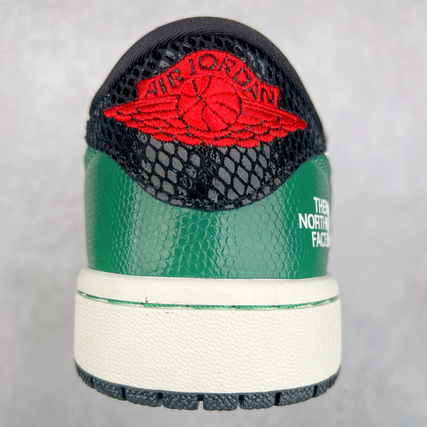 图片[8]-TS x Air Jordan AJ1 Low 倒钩低帮联名定制配色 CH6336-021 原厂内置气垫魔块 A模大底 头层小牛皮 鞋舌AJ原厂专用牛津布+AJ专用反口珍珠布+原厂无杂质高弹内里海棉+特殊封边弹力鞋带 尺码：36 36.5 37.5 38 38.5 39 40 40.5 41 42 42.5 43 44 44.5 45 46 47.5-选品中心