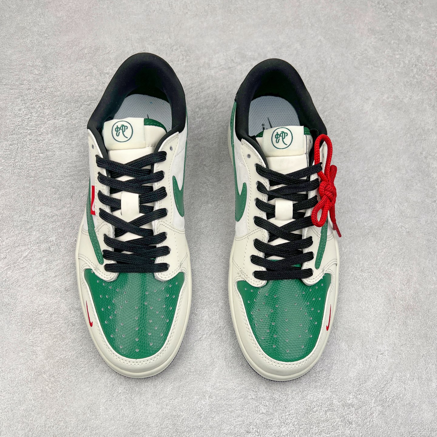 图片[2]-TS x Air Jordan AJ1 Low 倒钩低帮联名定制配色 CH6336-021 原厂内置气垫魔块 A模大底 头层小牛皮 鞋舌AJ原厂专用牛津布+AJ专用反口珍珠布+原厂无杂质高弹内里海棉+特殊封边弹力鞋带 尺码：36 36.5 37.5 38 38.5 39 40 40.5 41 42 42.5 43 44 44.5 45 46 47.5-选品中心