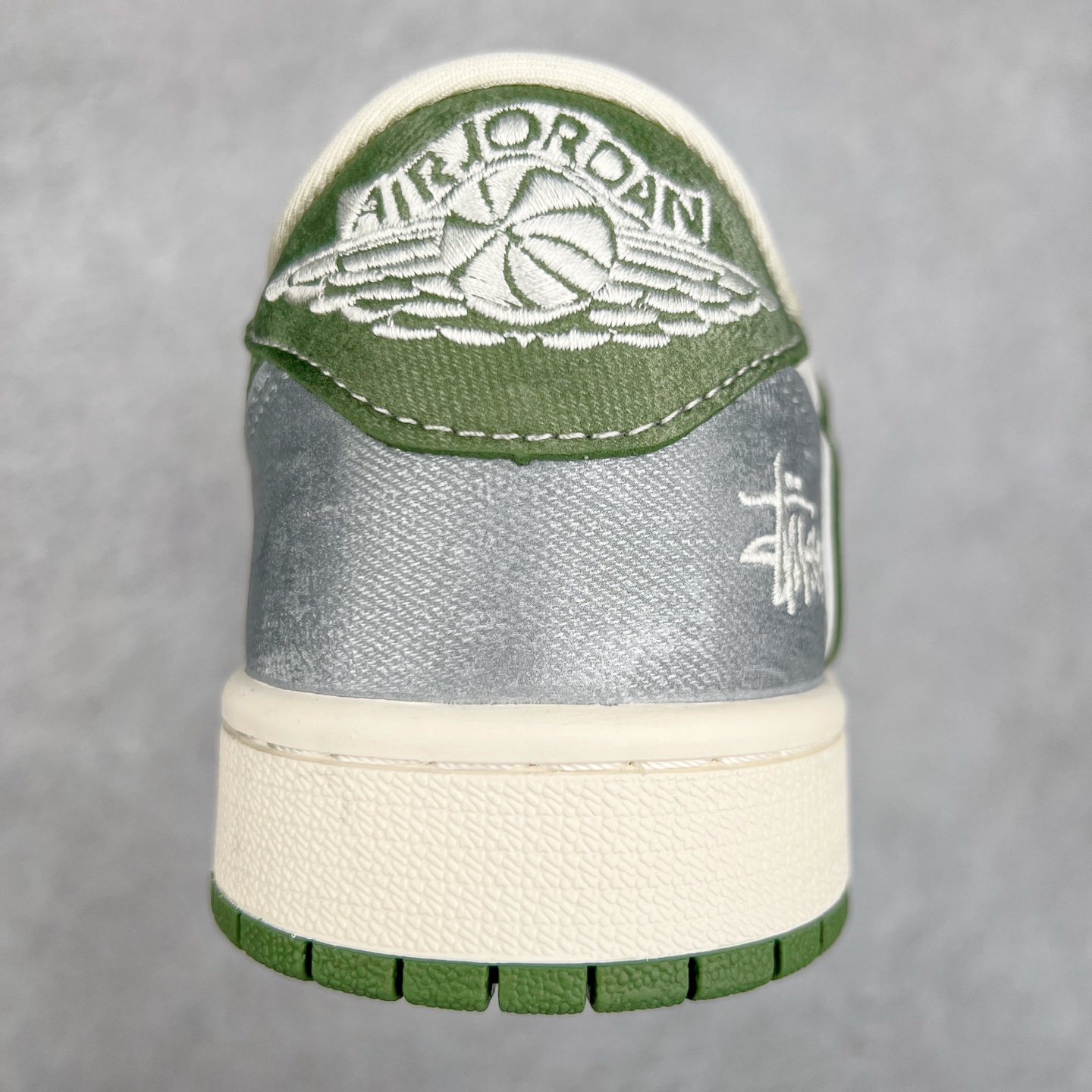 图片[8]-TS x Air Jordan AJ1 Low 倒钩低帮联名定制配色 DM9288-012 原厂内置气垫魔块 A模大底 头层小牛皮 鞋舌AJ原厂专用牛津布+AJ专用反口珍珠布+原厂无杂质高弹内里海棉+特殊封边弹力鞋带 尺码：36 36.5 37.5 38 38.5 39 40 40.5 41 42 42.5 43 44 44.5 45 46 47.5-选品中心