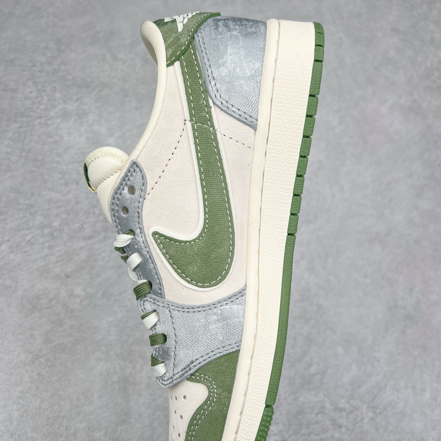 图片[7]-TS x Air Jordan AJ1 Low 倒钩低帮联名定制配色 DM9288-012 原厂内置气垫魔块 A模大底 头层小牛皮 鞋舌AJ原厂专用牛津布+AJ专用反口珍珠布+原厂无杂质高弹内里海棉+特殊封边弹力鞋带 尺码：36 36.5 37.5 38 38.5 39 40 40.5 41 42 42.5 43 44 44.5 45 46 47.5-选品中心