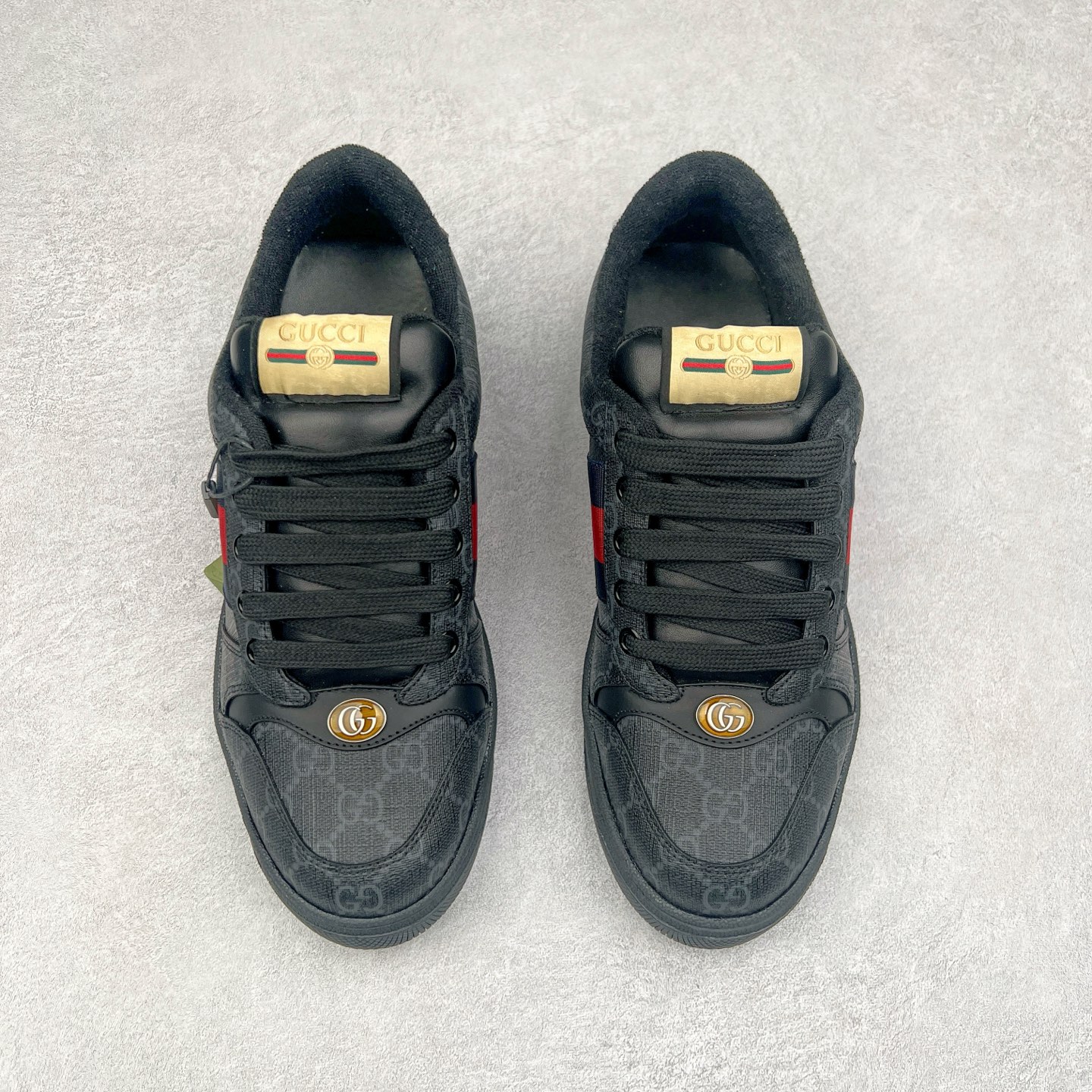 图片[2]-Gucci 古驰 Screener 运动休闲时装奢侈品系列 GG珐琅扣 擦脏做旧小脏鞋 高端零售海淘商家混卖版本 东莞纯原品质 原鞋对照工艺生产 原厂一致色泽度玛瑙珐琅GG扣 原版一致鞋舌鞋带处擦脏工艺 全套原版包装外盒配件 意大利进口磨砂头层牛皮 后跟原版一致哑光丝印烫金字体 全网独家复刻细节 ）同源出厂真丝绸防尘鞋套袋 原装雪梨形超软沙绒纸团 工艺无缝细空胶技术 原版一致私模开发大底 尺码：35 36 37 38 39 40 41 42 43 44 45-选品中心