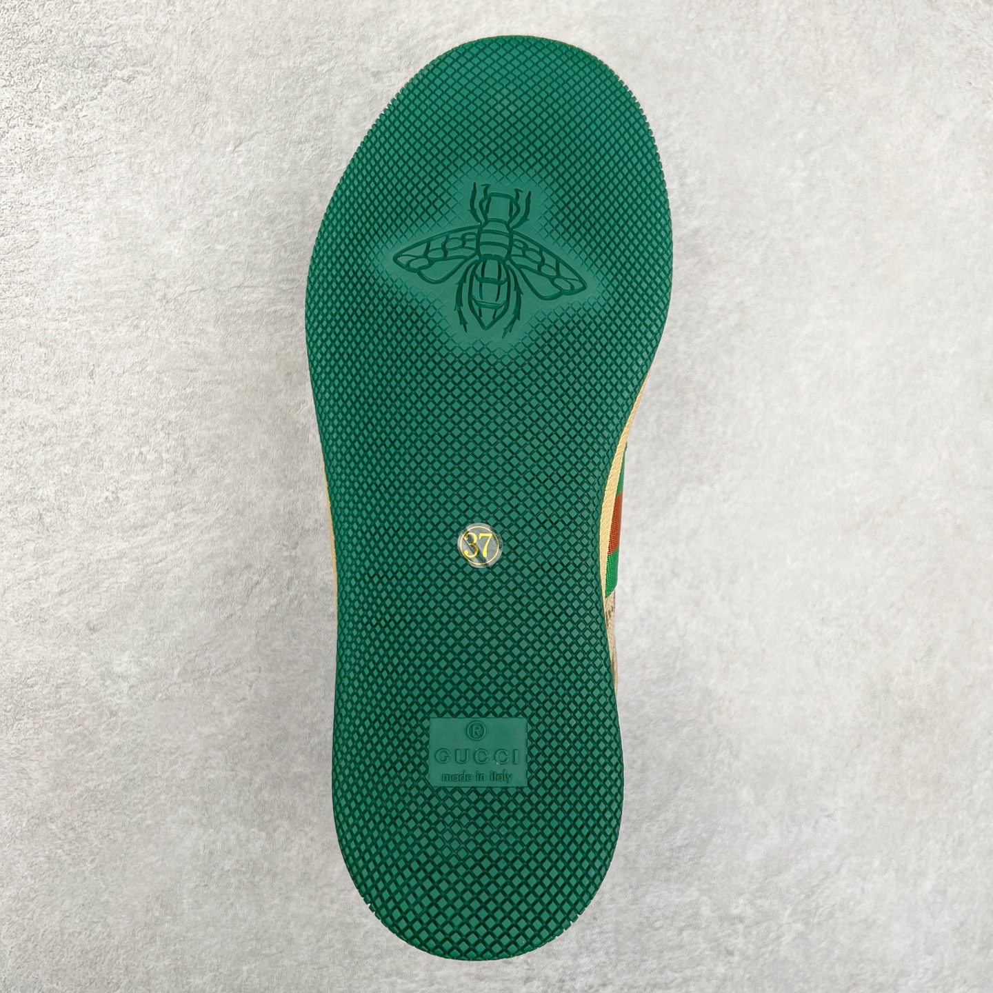 图片[9]-Gucci 古驰 Screener 运动休闲时装奢侈品系列 GG珐琅扣 擦脏做旧小脏鞋 高端零售海淘商家混卖版本 东莞纯原品质 原鞋对照工艺生产 原厂一致色泽度玛瑙珐琅GG扣 原版一致鞋舌鞋带处擦脏工艺 全套原版包装外盒配件 意大利进口磨砂头层牛皮 后跟原版一致哑光丝印烫金字体 全网独家复刻细节 ）同源出厂真丝绸防尘鞋套袋 原装雪梨形超软沙绒纸团 工艺无缝细空胶技术 原版一致私模开发大底 尺码：35 36 37 38 39 40 41 42 43 44 45-选品中心