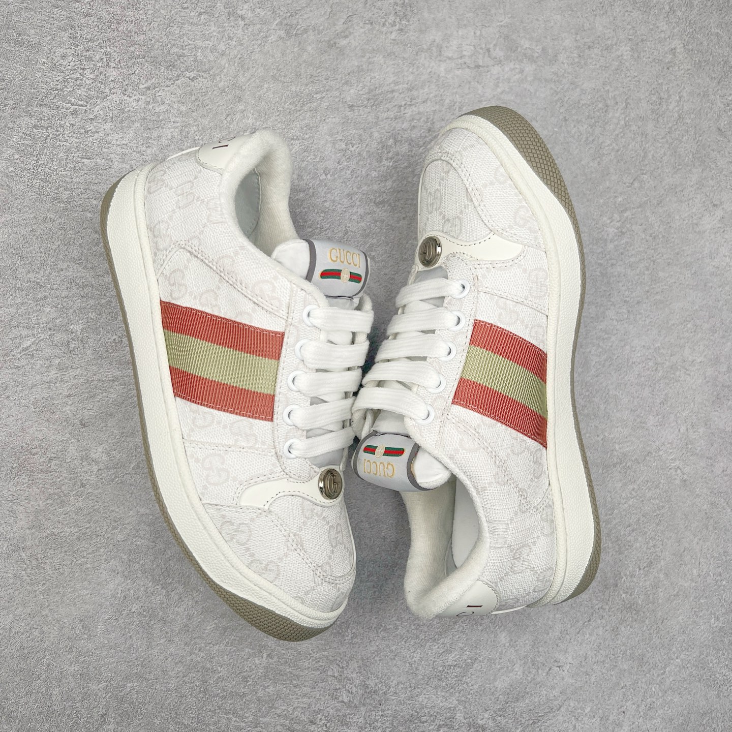 图片[3]-Gucci 古驰 Screener 运动休闲时装奢侈品系列 GG珐琅扣 擦脏做旧小脏鞋 高端零售海淘商家混卖版本 东莞纯原品质 原鞋对照工艺生产 原厂一致色泽度玛瑙珐琅GG扣 原版一致鞋舌鞋带处擦脏工艺 全套原版包装外盒配件 意大利进口磨砂头层牛皮 后跟原版一致哑光丝印烫金字体 全网独家复刻细节 ）同源出厂真丝绸防尘鞋套袋 原装雪梨形超软沙绒纸团 工艺无缝细空胶技术 原版一致私模开发大底 尺码：35 36 37 38 39 40 41 42 43 44 45-选品中心