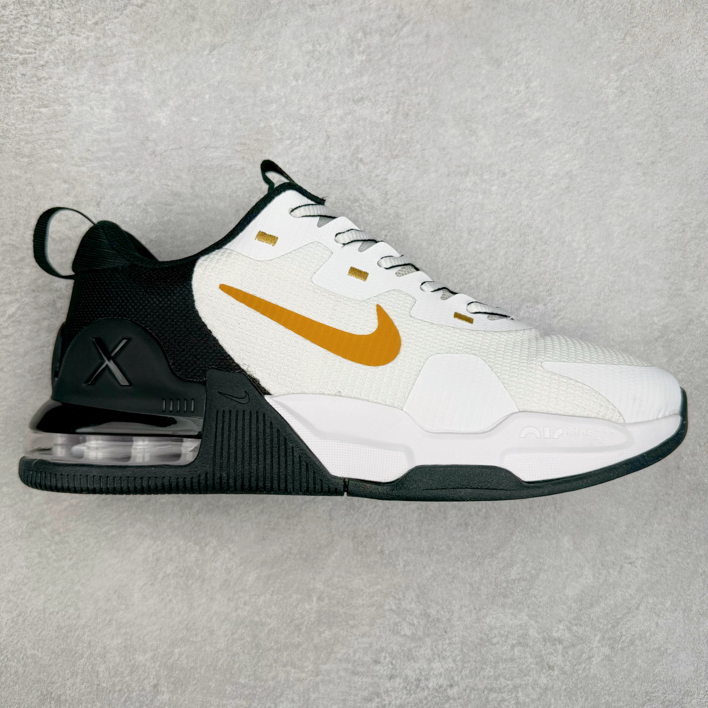 NK Air Max Alpha Trainer 5 阿尔法 半掌气垫运动鞋 DM0829-101 简约大方的造型设计 给人以随性休闲的时尚格调 穿着舒适轻便 运动灵活自如 满足日常个性穿搭 尺码：36 36.5 37.5 38 38.5 39 40 40.5 41 42 42.5 43 44 45-选品中心