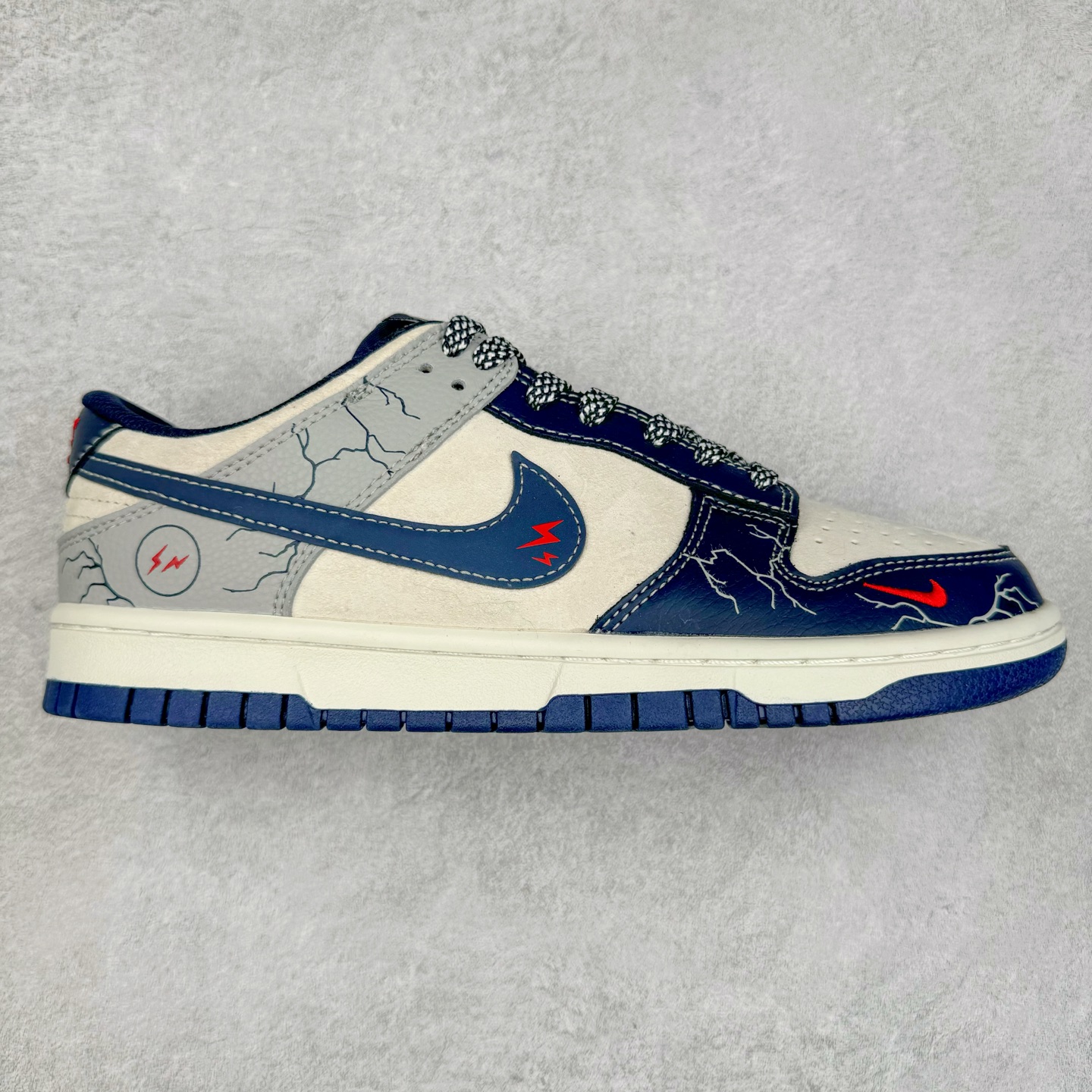 NK Dunk Low 定制配色 DJ2024-107 大厂出品 极力推荐 原装头层材料 独家版型蒸餾加工帶來的是更好的视觉和脚感体验大厂纯原品质出货 清洁度 电绣工艺 皮料切割干净无任何毛边 细节完美 尺码：36 36.5 37.5 38 38.5 39 40 40.5 41 42 42.5 43 44 44.5 45-选品中心