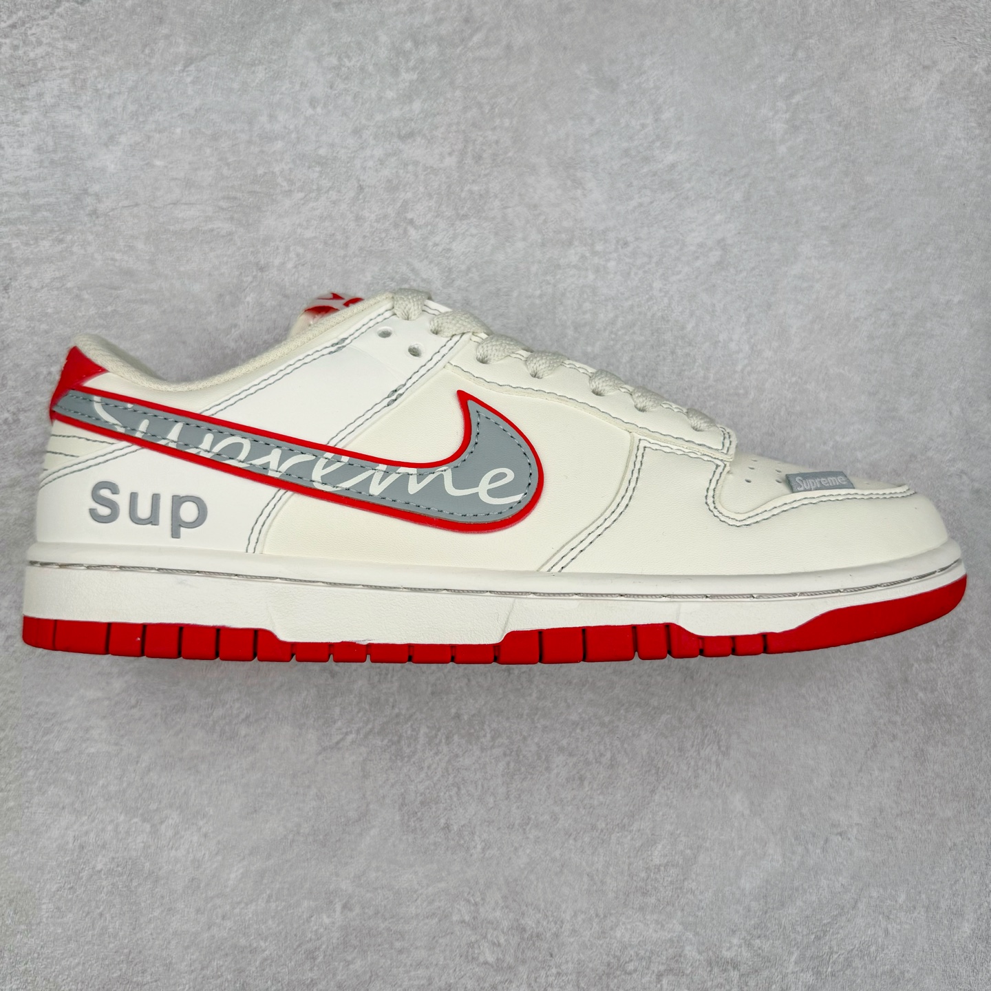 NK Dunk Low 定制配色 DJ2024-030 大厂出品 极力推荐 原装头层材料 独家版型蒸餾加工帶來的是更好的视觉和脚感体验大厂纯原品质出货 清洁度 电绣工艺 皮料切割干净无任何毛边 细节完美 尺码：36 36.5 37.5 38 38.5 39 40 40.5 41 42 42.5 43 44 44.5 45-选品中心