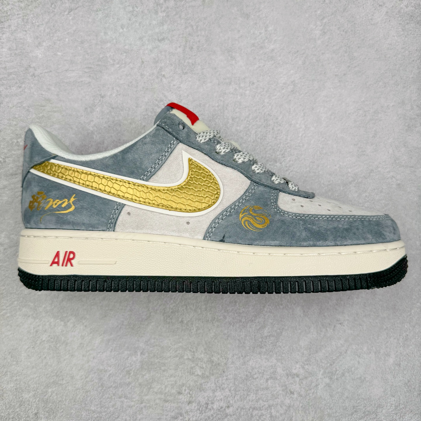 NK Air Force 1´07 Low 空军一号低帮百搭休闲运动板鞋 XZ2025-688 柔软、弹性十足的缓震性能和出色的中底设计 横跨复古与现代的外型结合 造就出风靡全球 三十多年的Force 1 直到今天还深受青睐 尺码:36 36.5 37.5 38 38.5 39 40 40.5 41 42 42.5 43 44 44.5 45-选品中心