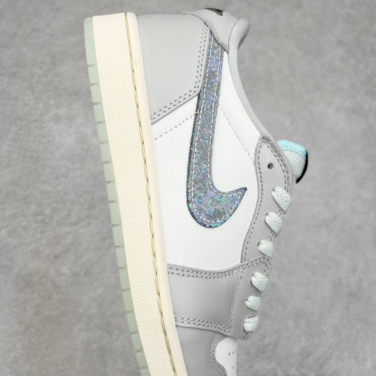 图片[6]-＃DT纯原 Air Jordan AJ1 Retro Low OG CNY蛇年限定 白灰渐变 HF3144-100 外贸特供 原楦原纸板开发 极致一眼正品既视感 原厂皮料 原厂拉帮工艺 全部采用原厂电脑车 针距 边距完全同步原鞋 特供皮料一致原鞋 鞋面清洁度最高QC检验标准 控制溢胶 飞翼3D高频深度立体 鞋盒、防尘纸 均采购来自原厂 尺码：36 36.5 37.5 38 38.5 39 40 40.5 41 42 42.5 43 44 44.5 45 46 47.5-选品中心