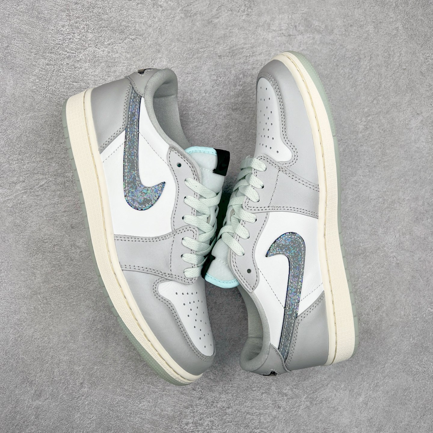 图片[3]-＃DT纯原 Air Jordan AJ1 Retro Low OG CNY蛇年限定 白灰渐变 HF3144-100 外贸特供 原楦原纸板开发 极致一眼正品既视感 原厂皮料 原厂拉帮工艺 全部采用原厂电脑车 针距 边距完全同步原鞋 特供皮料一致原鞋 鞋面清洁度最高QC检验标准 控制溢胶 飞翼3D高频深度立体 鞋盒、防尘纸 均采购来自原厂 尺码：36 36.5 37.5 38 38.5 39 40 40.5 41 42 42.5 43 44 44.5 45 46 47.5-选品中心