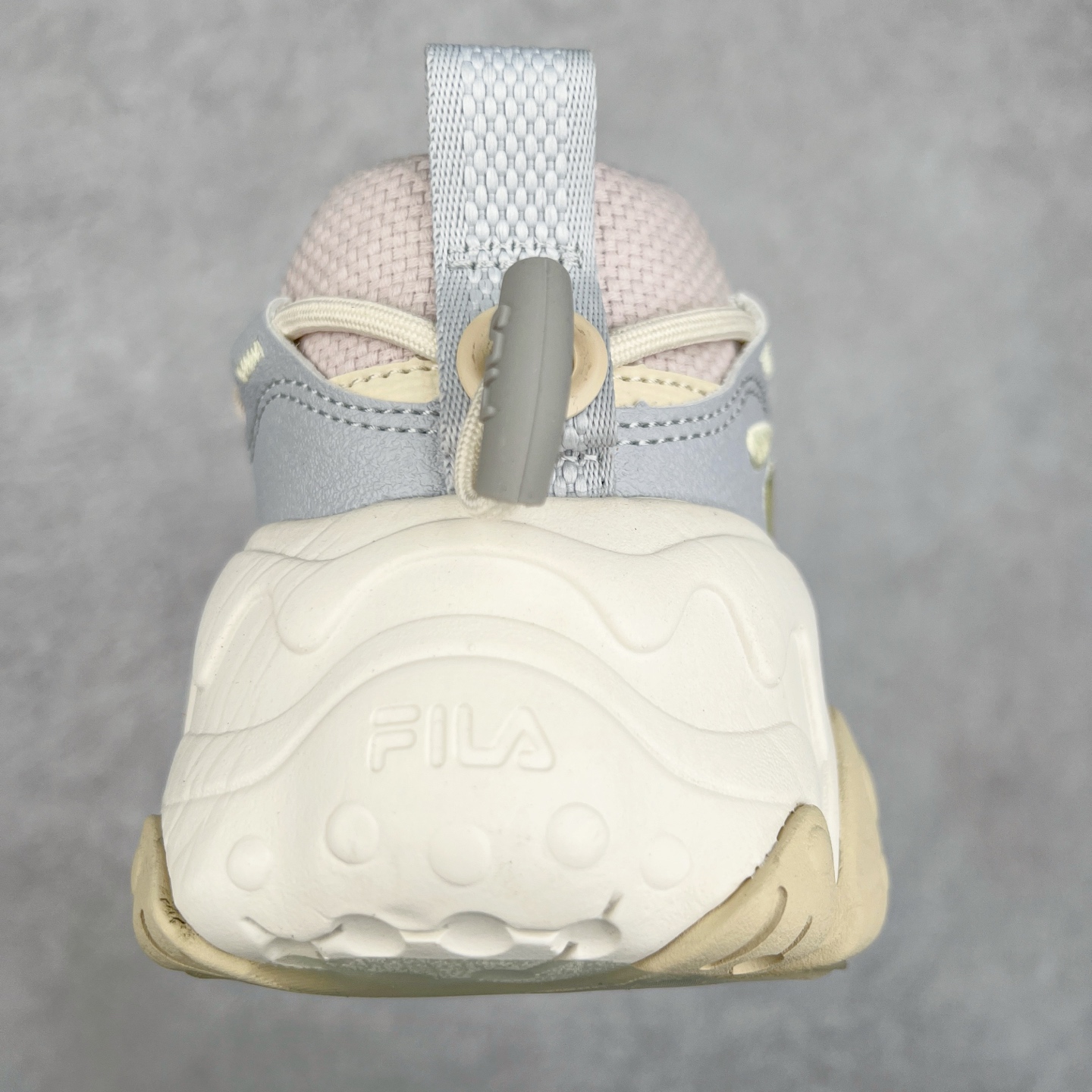 图片[8]-FILA Running Originale Sneakers 斐乐复古系列舒适百搭耐磨包裹性吸汗透气 低帮跑步鞋 FUSION 系列传承了 FILA 的百年基因，融入年轻运动及潮流文化，成为引领变革、创新突破的一代。以“1+N” 的跨界合作模式重现经典的同时创造经典。带来最出其不意的跨界合作惊喜。同时，FILAFUSION把FILA 的 DNA 融入到定制体验里，你可以随心制造厲于你的产品。FILA FUSION 的鞋家族涵盖了老爹鞋、跑步鞋、网球鞋、季节款。风格复古新潮，满足了时尚人士出行及各类运动的搭配需求，成为当下年轻人筷拥的鞋类品牌之一。FILA FUSION 走进年轻人的世界，通过年轻人运动，街舞，滑板，篮球，展现 FILA FUSION 的潮流态度和年轻文化。FILA FUSION 认为末来属于引领变革、创新突破的年轻一代，让我们一起构成 FILA 未来的蓝图吧！尺码：35.5 36 36.5 37.5 38 38.5 39 40 40.5 41 42 42.5 43 44 44.5 45 45.5-选品中心