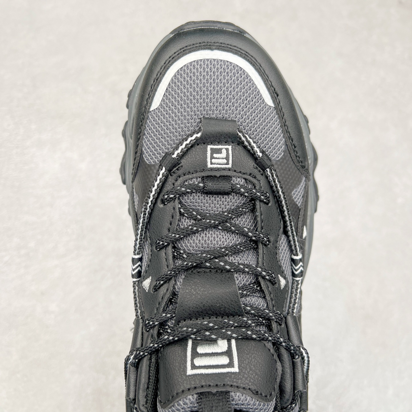图片[4]-FILA Running Originale Sneakers 斐乐复古系列舒适百搭耐磨包裹性吸汗透气 低帮跑步鞋 FUSION 系列传承了 FILA 的百年基因，融入年轻运动及潮流文化，成为引领变革、创新突破的一代。以“1+N” 的跨界合作模式重现经典的同时创造经典。带来最出其不意的跨界合作惊喜。同时，FILAFUSION把FILA 的 DNA 融入到定制体验里，你可以随心制造厲于你的产品。FILA FUSION 的鞋家族涵盖了老爹鞋、跑步鞋、网球鞋、季节款。风格复古新潮，满足了时尚人士出行及各类运动的搭配需求，成为当下年轻人筷拥的鞋类品牌之一。FILA FUSION 走进年轻人的世界，通过年轻人运动，街舞，滑板，篮球，展现 FILA FUSION 的潮流态度和年轻文化。FILA FUSION 认为末来属于引领变革、创新突破的年轻一代，让我们一起构成 FILA 未来的蓝图吧！尺码：35.5 36 36.5 37.5 38 38.5 39 40 40.5 41 42 42.5 43 44 44.5 45 45.5-选品中心