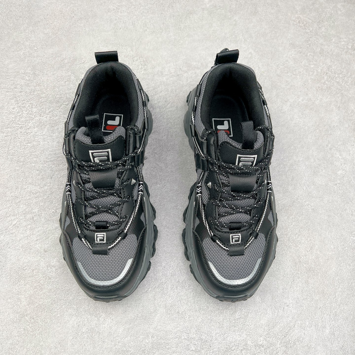 图片[2]-FILA Running Originale Sneakers 斐乐复古系列舒适百搭耐磨包裹性吸汗透气 低帮跑步鞋 FUSION 系列传承了 FILA 的百年基因，融入年轻运动及潮流文化，成为引领变革、创新突破的一代。以“1+N” 的跨界合作模式重现经典的同时创造经典。带来最出其不意的跨界合作惊喜。同时，FILAFUSION把FILA 的 DNA 融入到定制体验里，你可以随心制造厲于你的产品。FILA FUSION 的鞋家族涵盖了老爹鞋、跑步鞋、网球鞋、季节款。风格复古新潮，满足了时尚人士出行及各类运动的搭配需求，成为当下年轻人筷拥的鞋类品牌之一。FILA FUSION 走进年轻人的世界，通过年轻人运动，街舞，滑板，篮球，展现 FILA FUSION 的潮流态度和年轻文化。FILA FUSION 认为末来属于引领变革、创新突破的年轻一代，让我们一起构成 FILA 未来的蓝图吧！尺码：35.5 36 36.5 37.5 38 38.5 39 40 40.5 41 42 42.5 43 44 44.5 45 45.5-选品中心