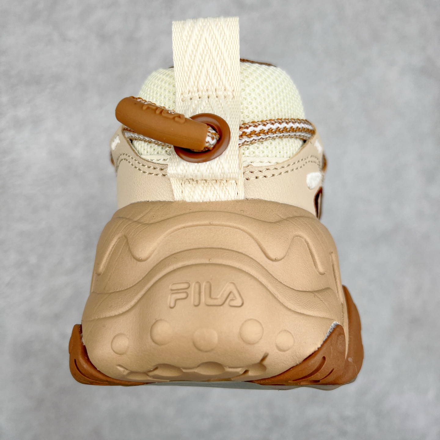 图片[8]-FILA Running Originale Sneakers 斐乐复古系列舒适百搭耐磨包裹性吸汗透气 低帮跑步鞋 FUSION 系列传承了 FILA 的百年基因，融入年轻运动及潮流文化，成为引领变革、创新突破的一代。以“1+N” 的跨界合作模式重现经典的同时创造经典。带来最出其不意的跨界合作惊喜。同时，FILAFUSION把FILA 的 DNA 融入到定制体验里，你可以随心制造厲于你的产品。FILA FUSION 的鞋家族涵盖了老爹鞋、跑步鞋、网球鞋、季节款。风格复古新潮，满足了时尚人士出行及各类运动的搭配需求，成为当下年轻人筷拥的鞋类品牌之一。FILA FUSION 走进年轻人的世界，通过年轻人运动，街舞，滑板，篮球，展现 FILA FUSION 的潮流态度和年轻文化。FILA FUSION 认为末来属于引领变革、创新突破的年轻一代，让我们一起构成 FILA 未来的蓝图吧！尺码：35.5 36 36.5 37.5 38 38.5 39 40 40.5 41 42 42.5 43 44 44.5 45 45.5-选品中心