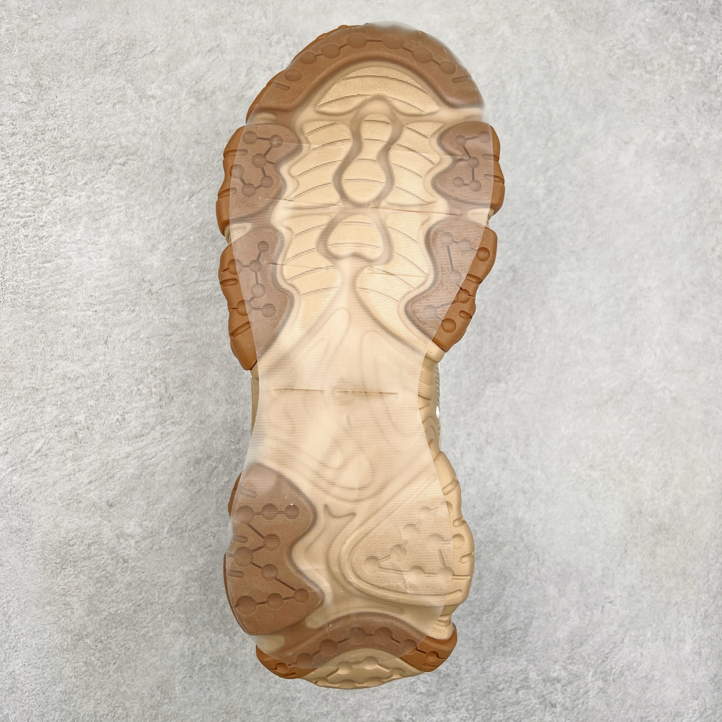 图片[9]-FILA Running Originale Sneakers 斐乐复古系列舒适百搭耐磨包裹性吸汗透气 低帮跑步鞋 FUSION 系列传承了 FILA 的百年基因，融入年轻运动及潮流文化，成为引领变革、创新突破的一代。以“1+N” 的跨界合作模式重现经典的同时创造经典。带来最出其不意的跨界合作惊喜。同时，FILAFUSION把FILA 的 DNA 融入到定制体验里，你可以随心制造厲于你的产品。FILA FUSION 的鞋家族涵盖了老爹鞋、跑步鞋、网球鞋、季节款。风格复古新潮，满足了时尚人士出行及各类运动的搭配需求，成为当下年轻人筷拥的鞋类品牌之一。FILA FUSION 走进年轻人的世界，通过年轻人运动，街舞，滑板，篮球，展现 FILA FUSION 的潮流态度和年轻文化。FILA FUSION 认为末来属于引领变革、创新突破的年轻一代，让我们一起构成 FILA 未来的蓝图吧！尺码：35.5 36 36.5 37.5 38 38.5 39 40 40.5 41 42 42.5 43 44 44.5 45 45.5-选品中心