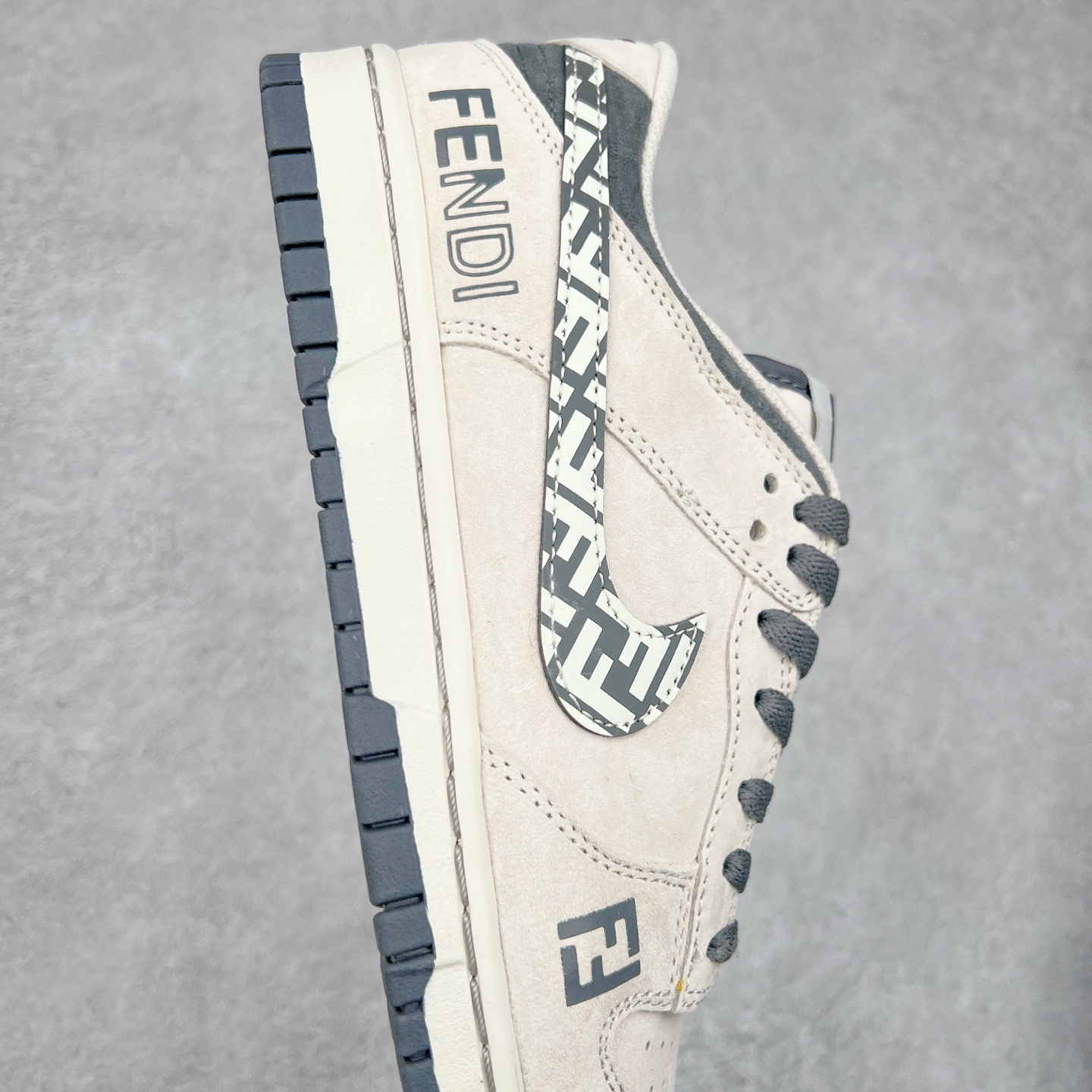 图片[6]-NK Dunk Low 定制配色 DJ2024-112 大厂出品 极力推荐 原装头层材料 独家版型蒸餾加工帶來的是更好的视觉和脚感体验大厂纯原品质出货 清洁度 电绣工艺 皮料切割干净无任何毛边 细节完美 尺码：36 36.5 37.5 38 38.5 39 40 40.5 41 42 42.5 43 44 44.5 45-选品中心