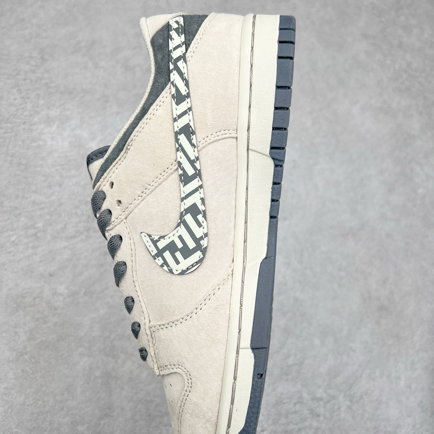 图片[7]-NK Dunk Low 定制配色 DJ2024-112 大厂出品 极力推荐 原装头层材料 独家版型蒸餾加工帶來的是更好的视觉和脚感体验大厂纯原品质出货 清洁度 电绣工艺 皮料切割干净无任何毛边 细节完美 尺码：36 36.5 37.5 38 38.5 39 40 40.5 41 42 42.5 43 44 44.5 45-选品中心