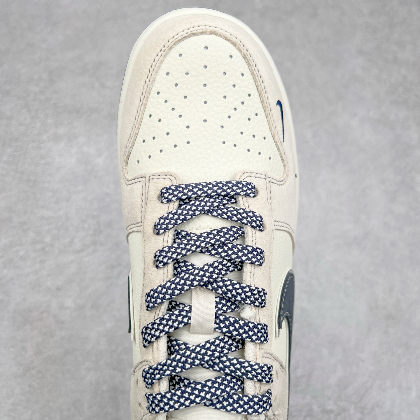 图片[4]-NK Dunk Low 定制配色 DJ2024-112 大厂出品 极力推荐 原装头层材料 独家版型蒸餾加工帶來的是更好的视觉和脚感体验大厂纯原品质出货 清洁度 电绣工艺 皮料切割干净无任何毛边 细节完美 尺码：36 36.5 37.5 38 38.5 39 40 40.5 41 42 42.5 43 44 44.5 45-选品中心