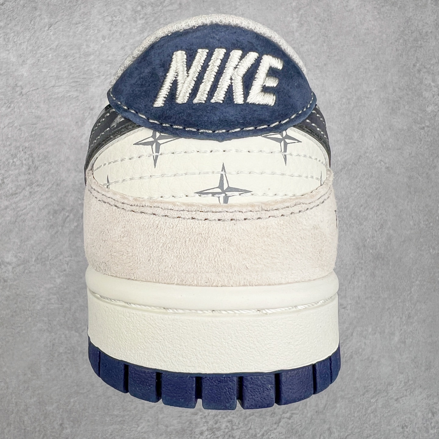 图片[8]-NK Dunk Low 定制配色 DJ2024-112 大厂出品 极力推荐 原装头层材料 独家版型蒸餾加工帶來的是更好的视觉和脚感体验大厂纯原品质出货 清洁度 电绣工艺 皮料切割干净无任何毛边 细节完美 尺码：36 36.5 37.5 38 38.5 39 40 40.5 41 42 42.5 43 44 44.5 45-选品中心