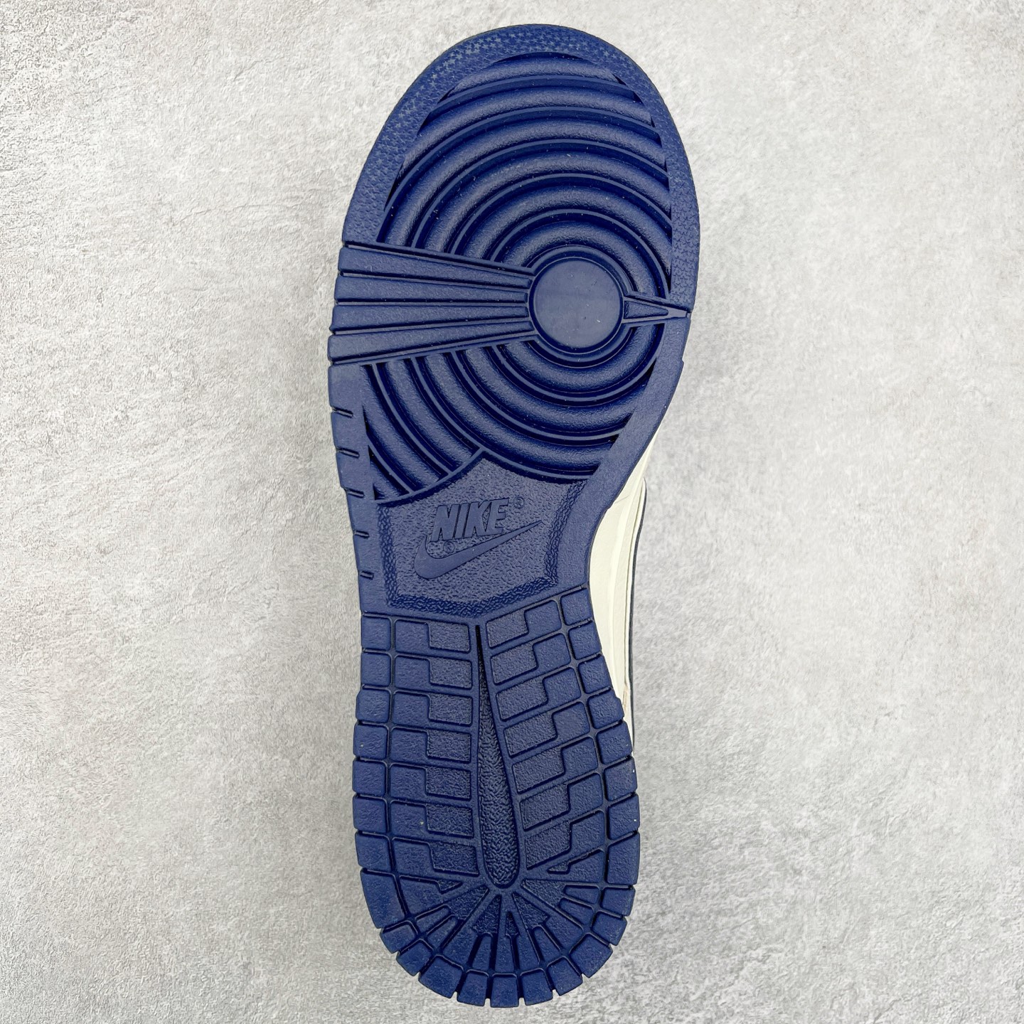 图片[9]-NK Dunk Low 定制配色 DJ2024-112 大厂出品 极力推荐 原装头层材料 独家版型蒸餾加工帶來的是更好的视觉和脚感体验大厂纯原品质出货 清洁度 电绣工艺 皮料切割干净无任何毛边 细节完美 尺码：36 36.5 37.5 38 38.5 39 40 40.5 41 42 42.5 43 44 44.5 45-选品中心