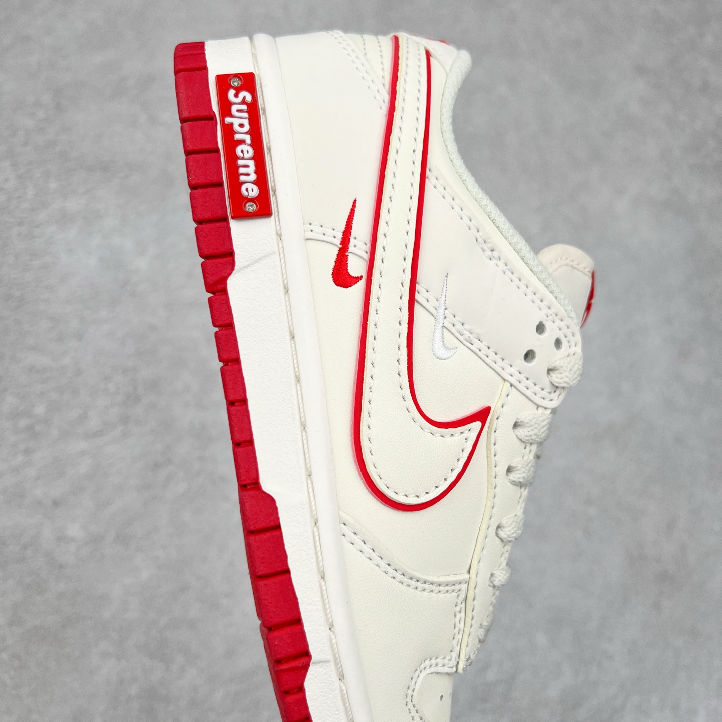 图片[6]-NK Dunk Low 定制配色 DJ2024-004 大厂出品 极力推荐 原装头层材料 独家版型蒸餾加工帶來的是更好的视觉和脚感体验大厂纯原品质出货 清洁度 电绣工艺 皮料切割干净无任何毛边 细节完美 尺码：36 36.5 37.5 38 38.5 39 40 40.5 41 42 42.5 43 44 44.5 45-选品中心